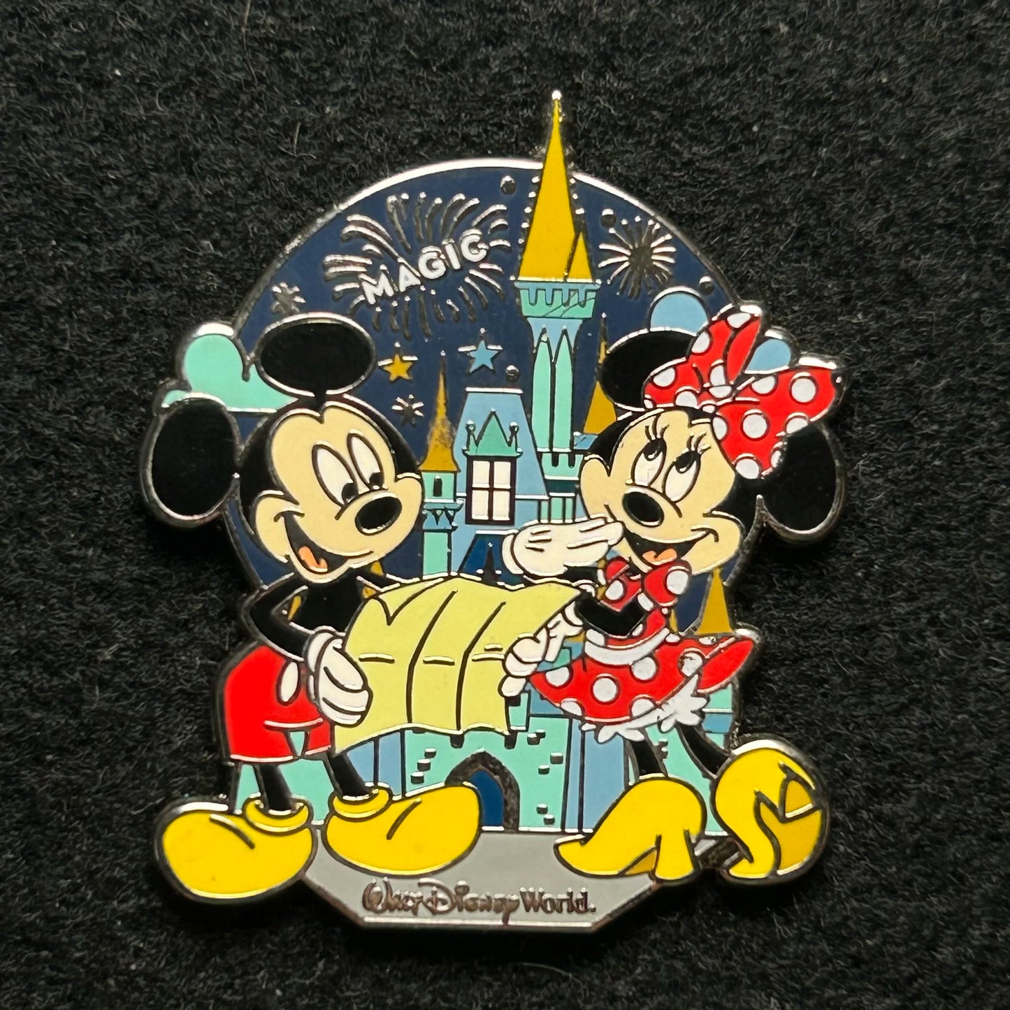 2018 - Mickey and Minnie Mouse - Castle and Fireworks - WDW - Disney Pin