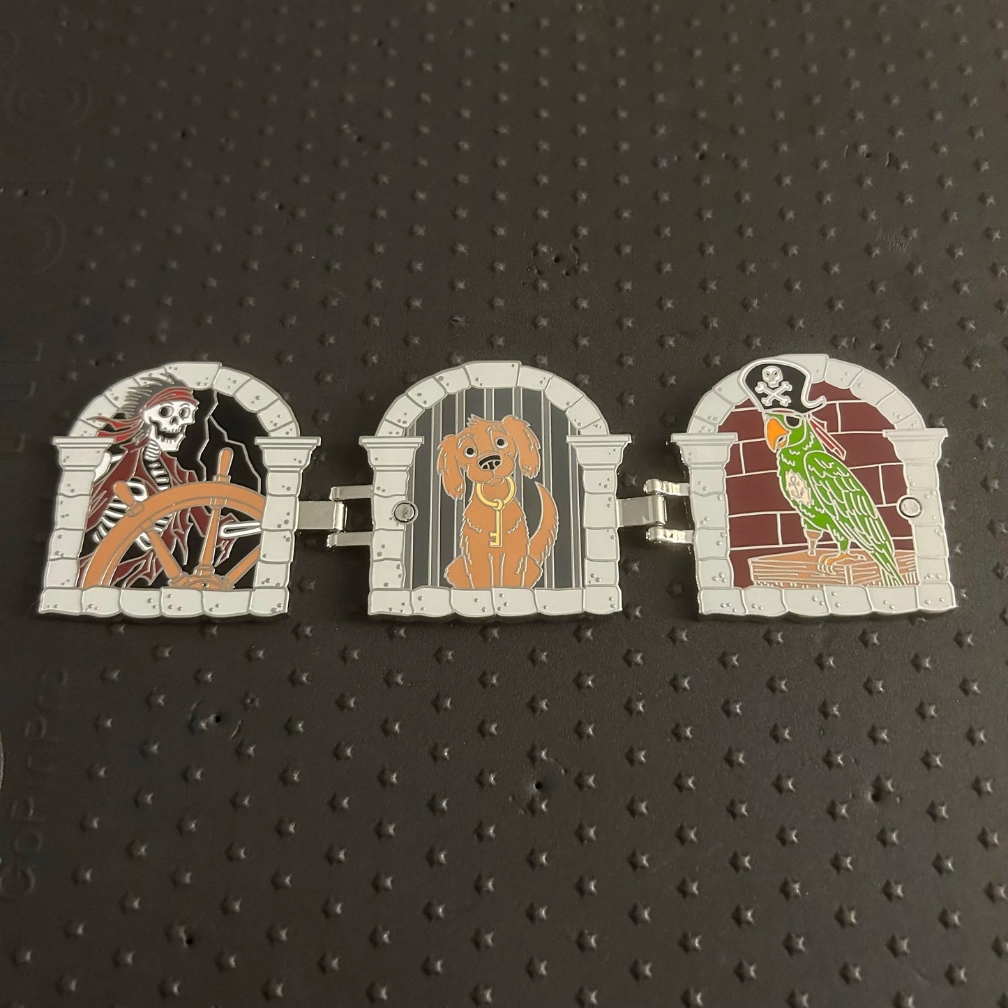 2022 - Pirates of the Caribbean - Pirates, Bird and Dog - Tri Fold - Hinge - Disney Pin