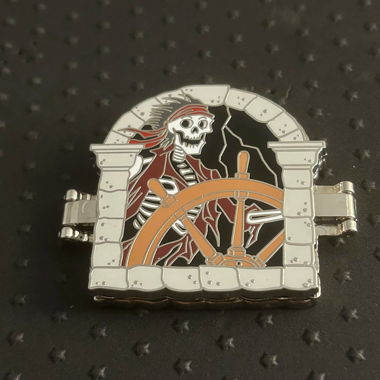 2022 - Pirates of the Caribbean - Pirates, Bird and Dog - Tri Fold - Hinge - Disney Pin