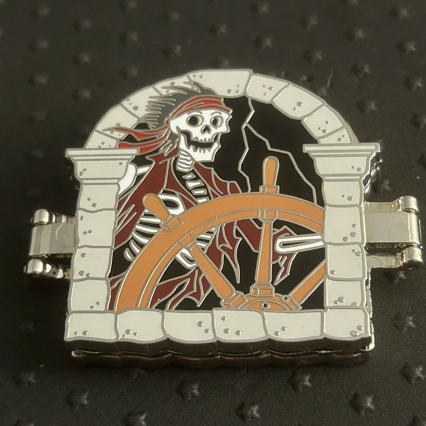 2022 - Pirates of the Caribbean - Pirates, Bird and Dog - Tri Fold - Hinge - Disney Pin