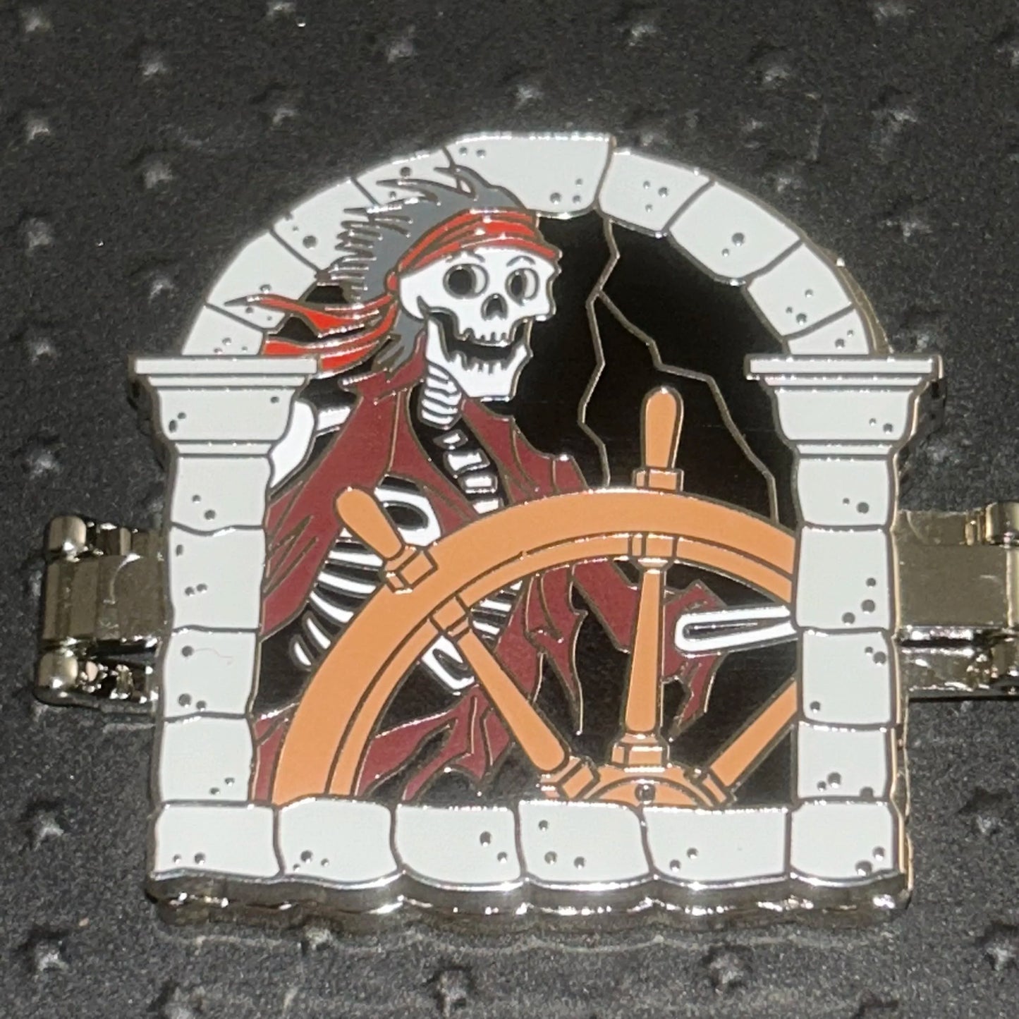 2022 - Pirates of the Caribbean - Pirates, Bird and Dog - Tri Fold - Hinge - Disney Pin