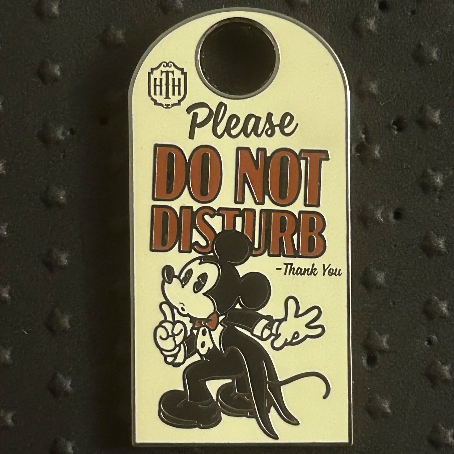 2024 - Mickey Mouse - Hollywood Tower Hotel - DND - Door Hanger - Disney Pin
