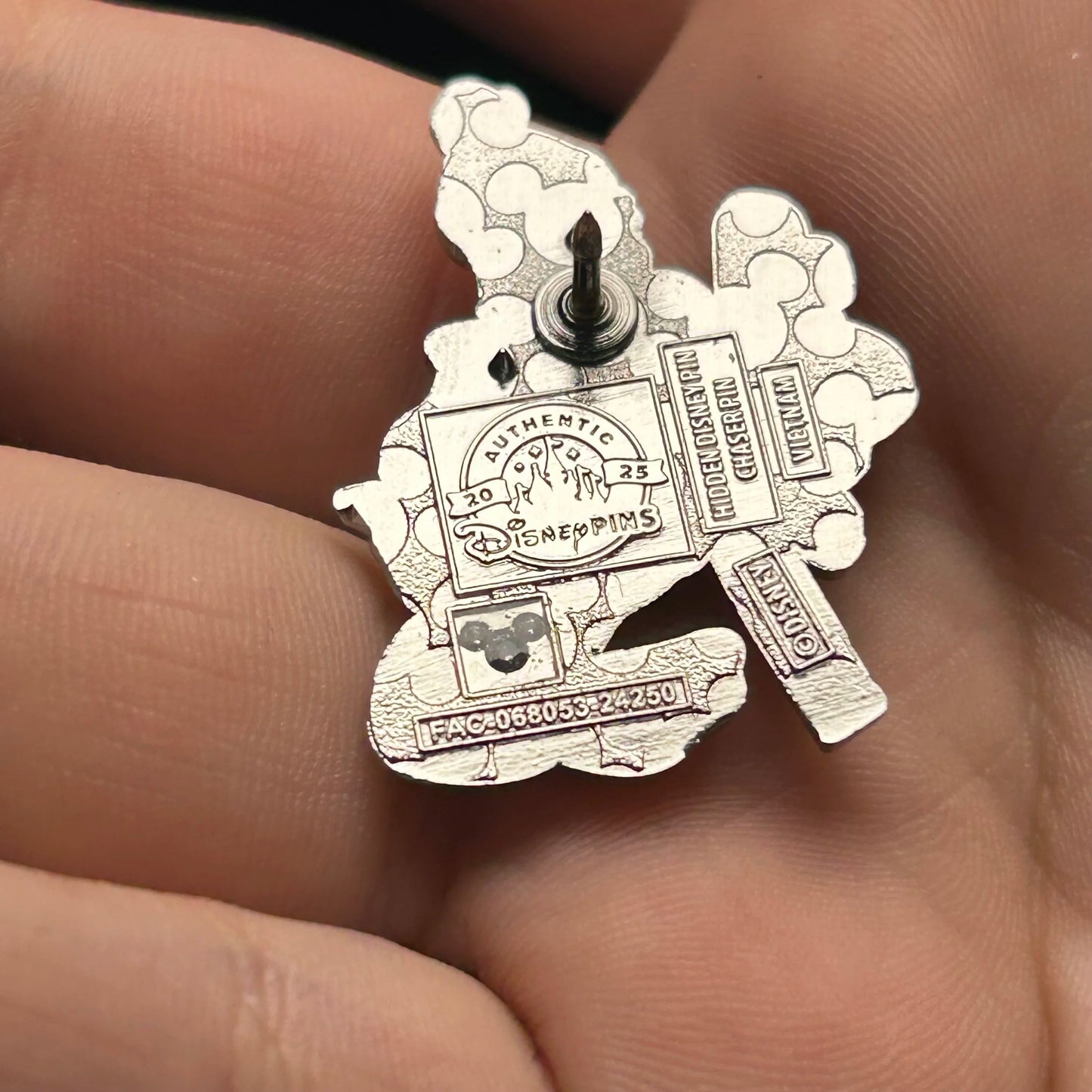 2025 - Donald Duck - Christmas - WDW - HD - Chaser - Disney Pin