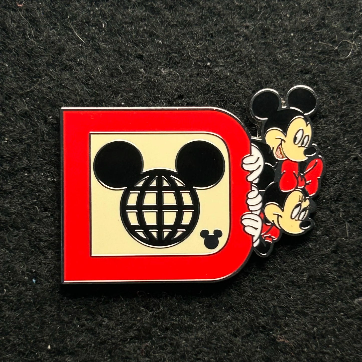 2025 - Mickey and Minnie - WDW - Hidden Disney - Chaser - Disney Pin