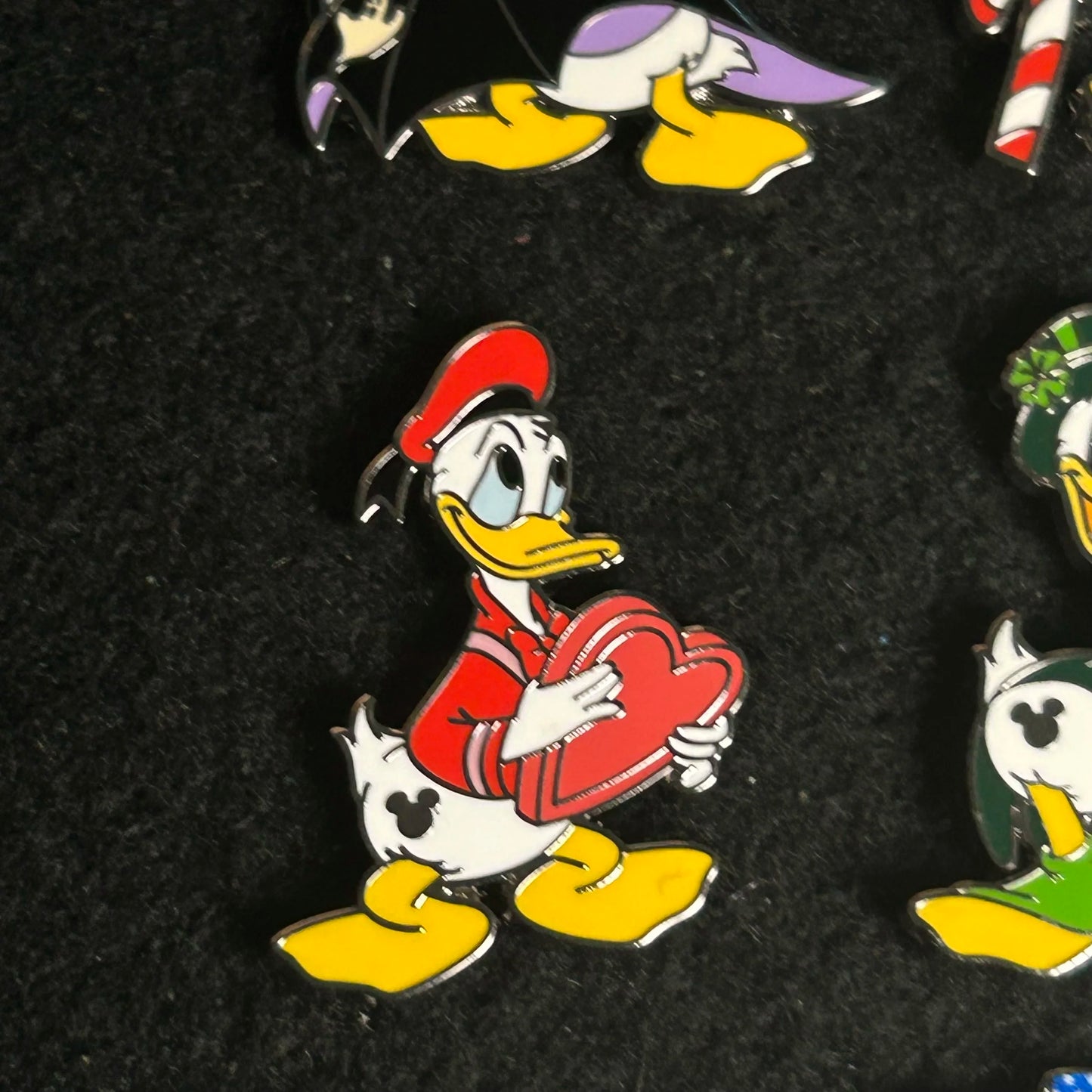 FULL SET - 2025 - Donald Duck - Hidden Disney - Holiday Series - 6 Pins