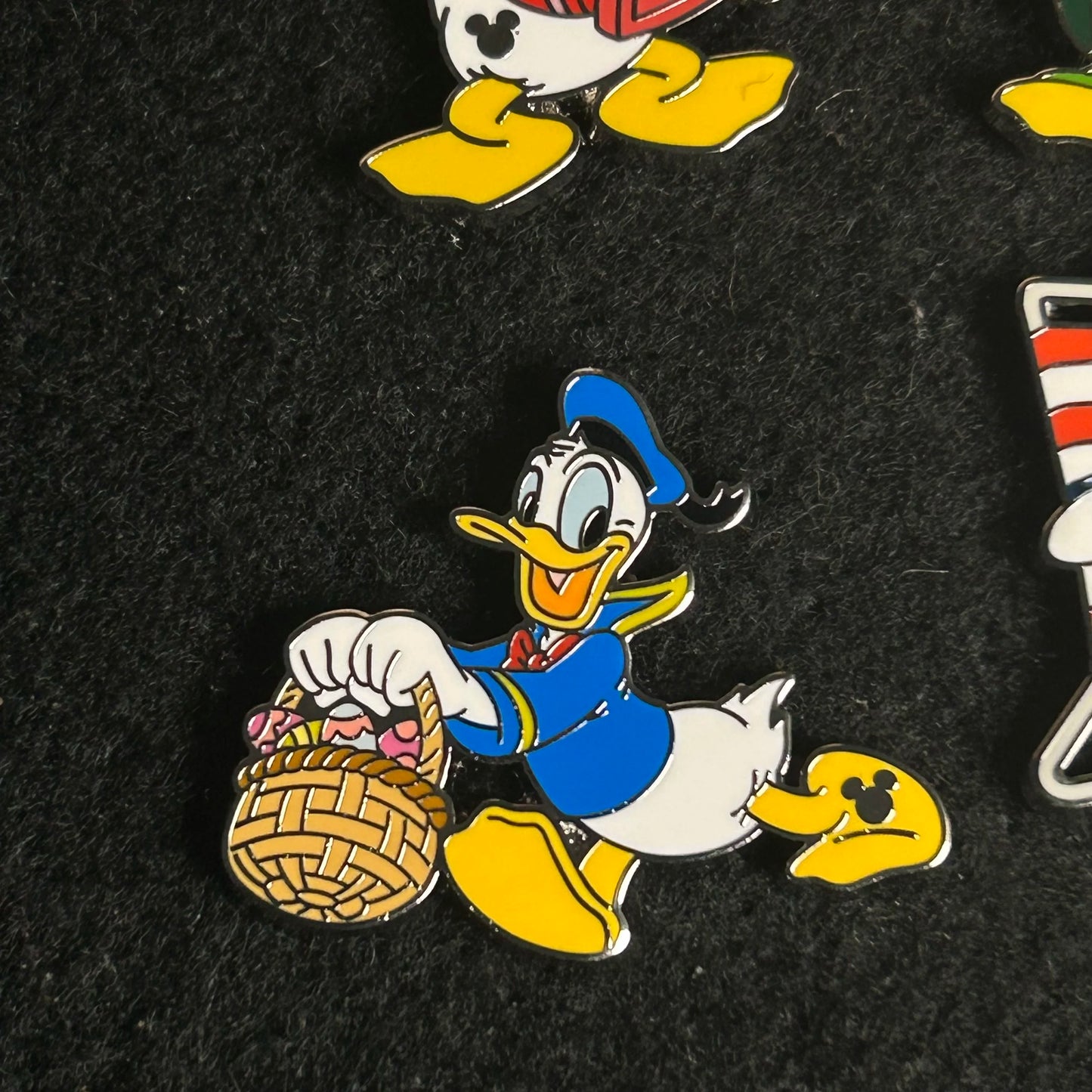 FULL SET - 2025 - Donald Duck - Hidden Disney - Holiday Series - 6 Pins