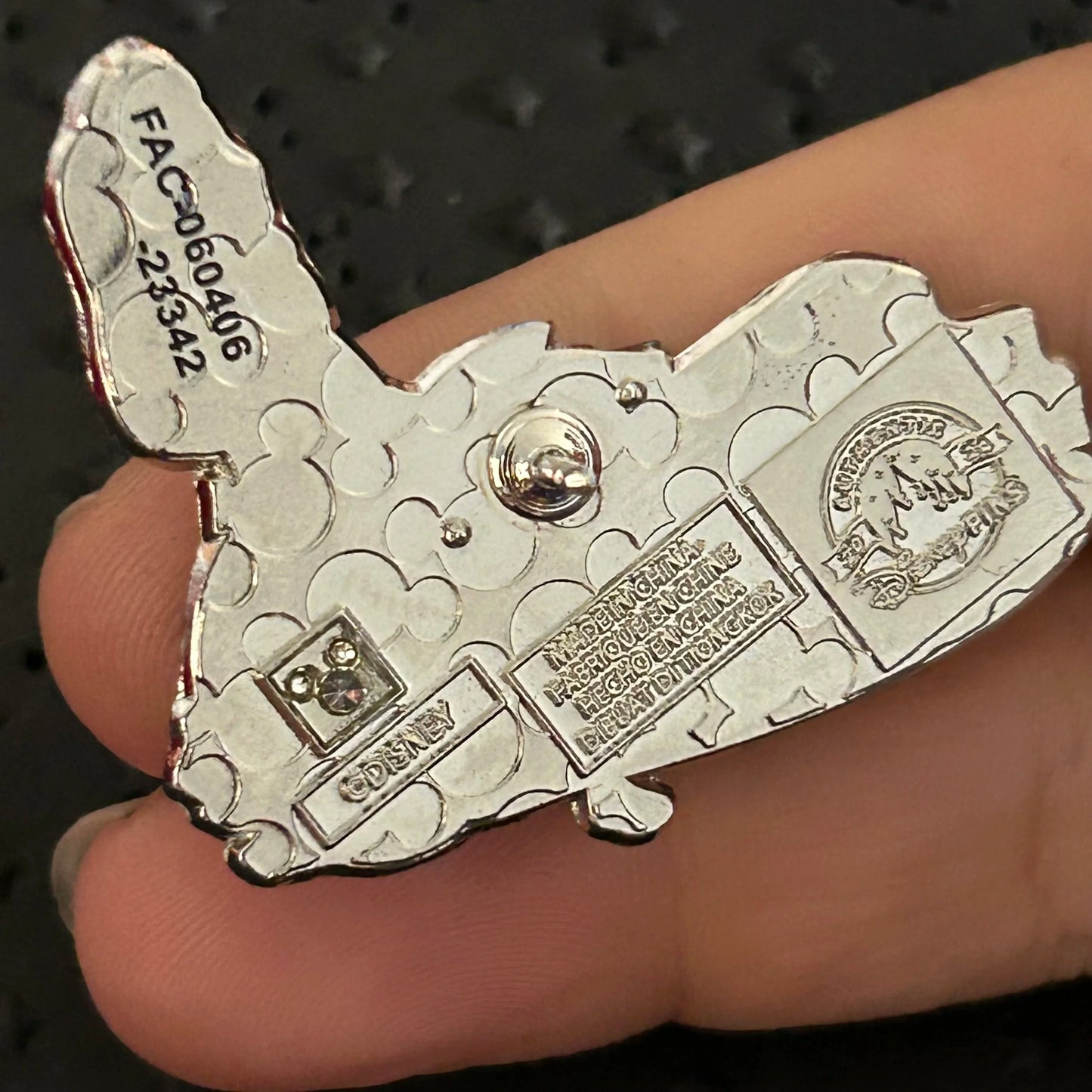 2024 - Alice in Wonderland - Sitting On A Log - Disney Pin