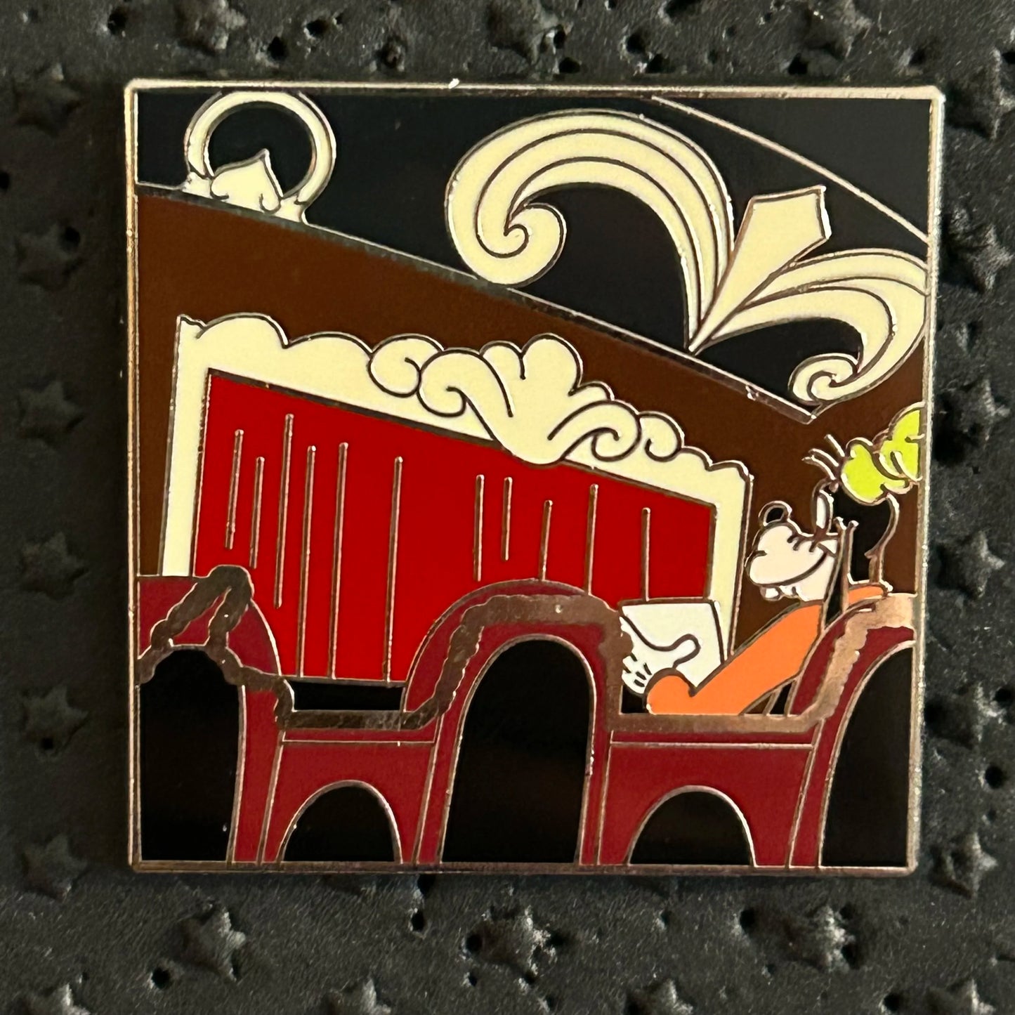 2011 - Goofy - Watching Movie - DCL - Disney Pin