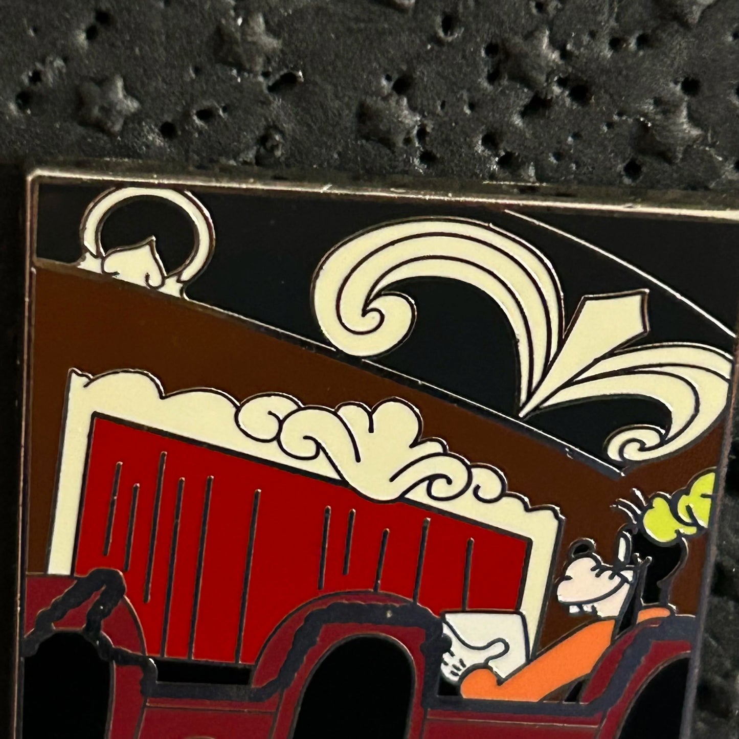 2011 - Goofy - Watching Movie - DCL - Disney Pin