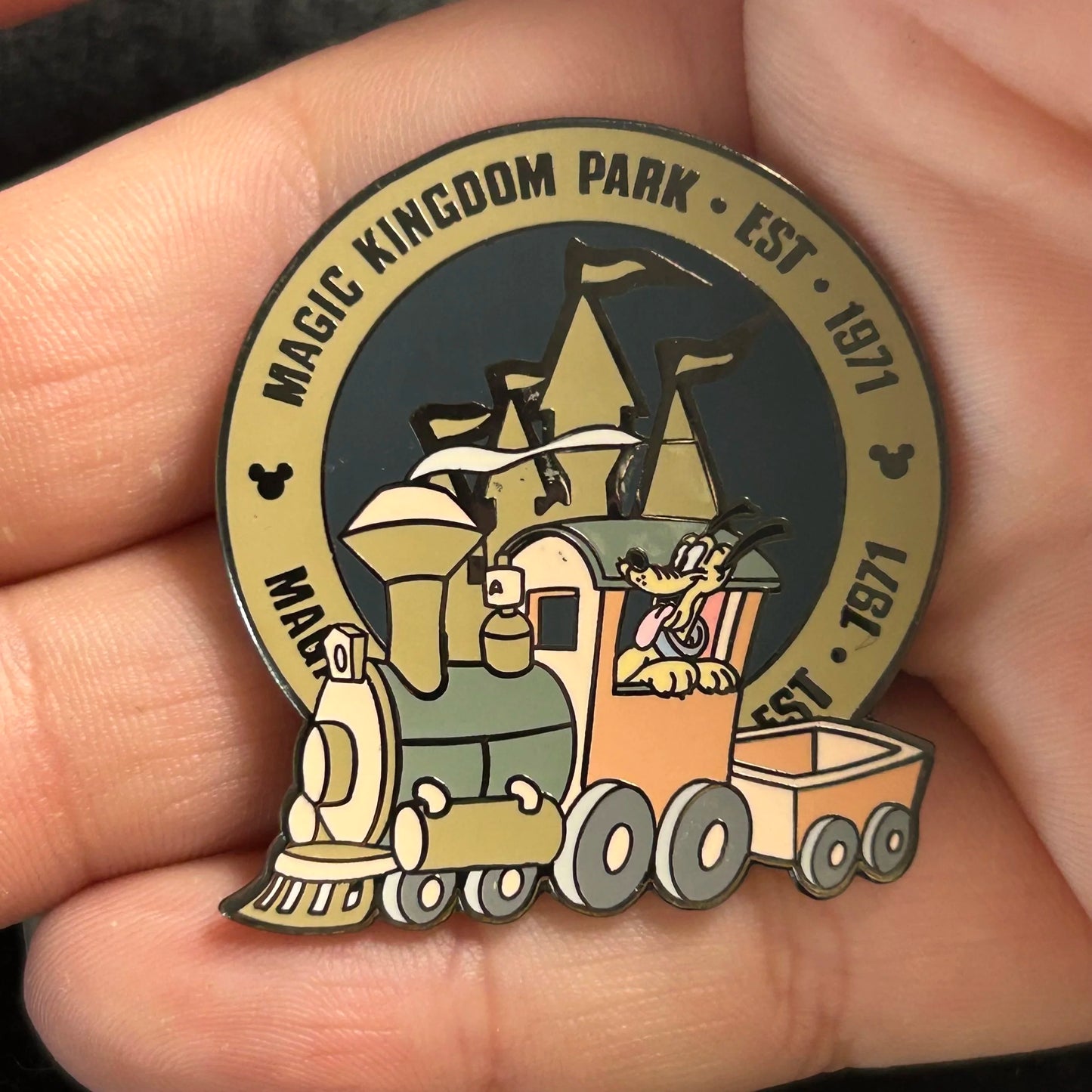 2000 - Pluto On Train - Magic Kingdom Est. 1971 - LE 7,500 - Disney Pin