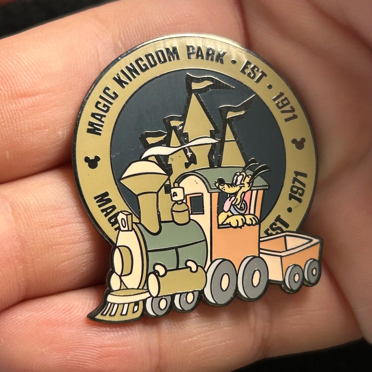 2000 - Pluto On Train - Magic Kingdom Est. 1971 - LE 7,500 - Disney Pin