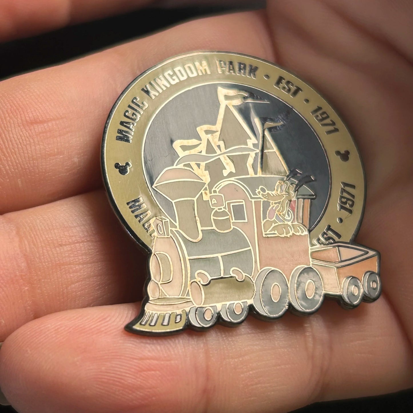 2000 - Pluto On Train - Magic Kingdom Est. 1971 - LE 7,500 - Disney Pin