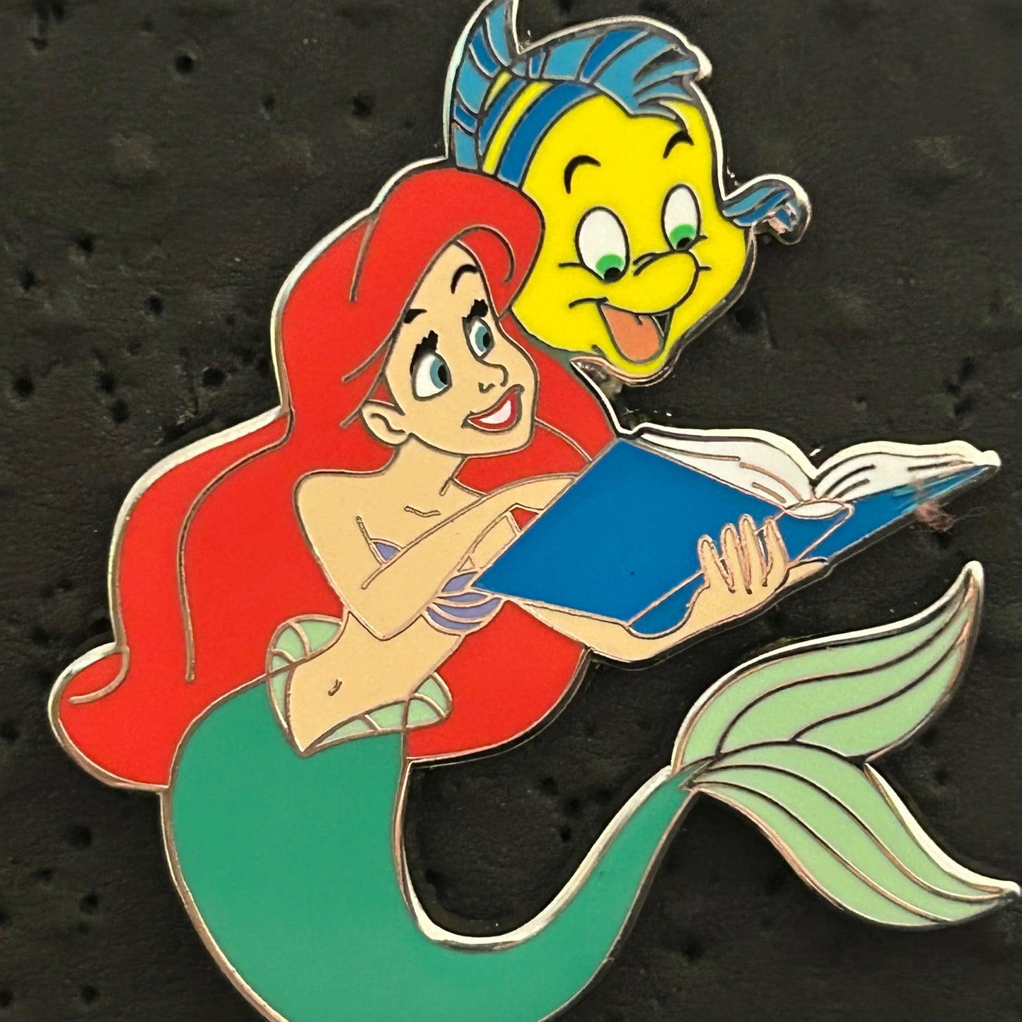 2025 - Ariel and Flounder Reading A Book - The Little Mermaid - Disney Pin