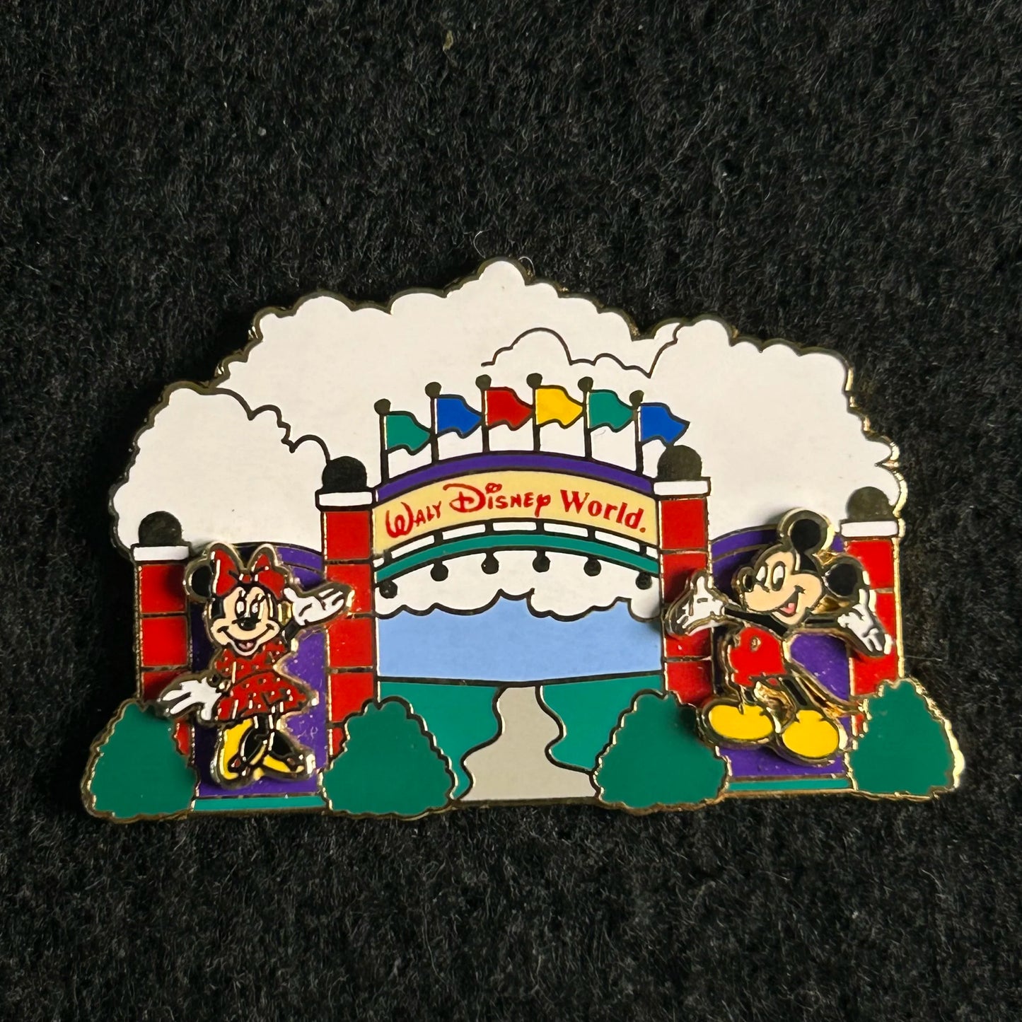 2000 - Mickey and Minnie Mouse - Gate - WDW - LE 5,000 - Artist Signed - Disney Pin