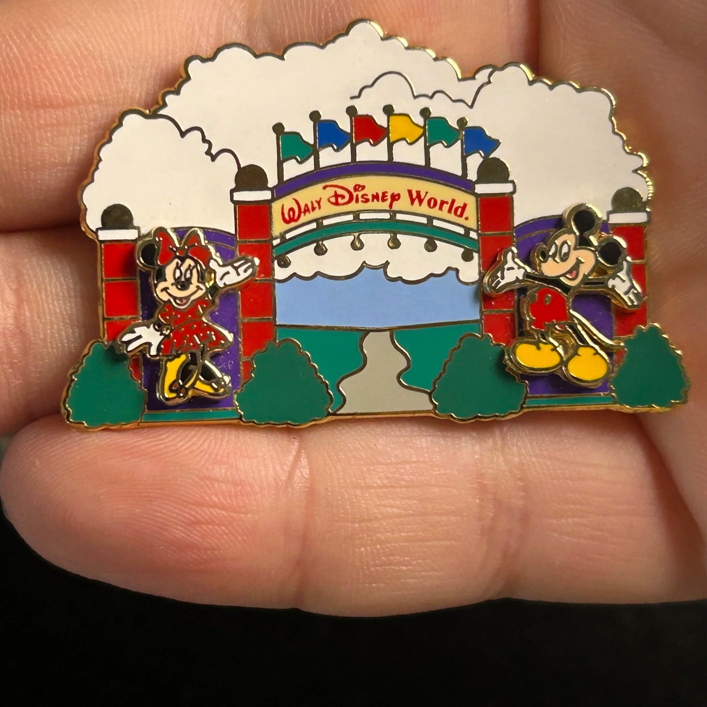 2000 - Mickey and Minnie Mouse - Gate - WDW - LE 5,000 - Artist Signed - Disney Pin