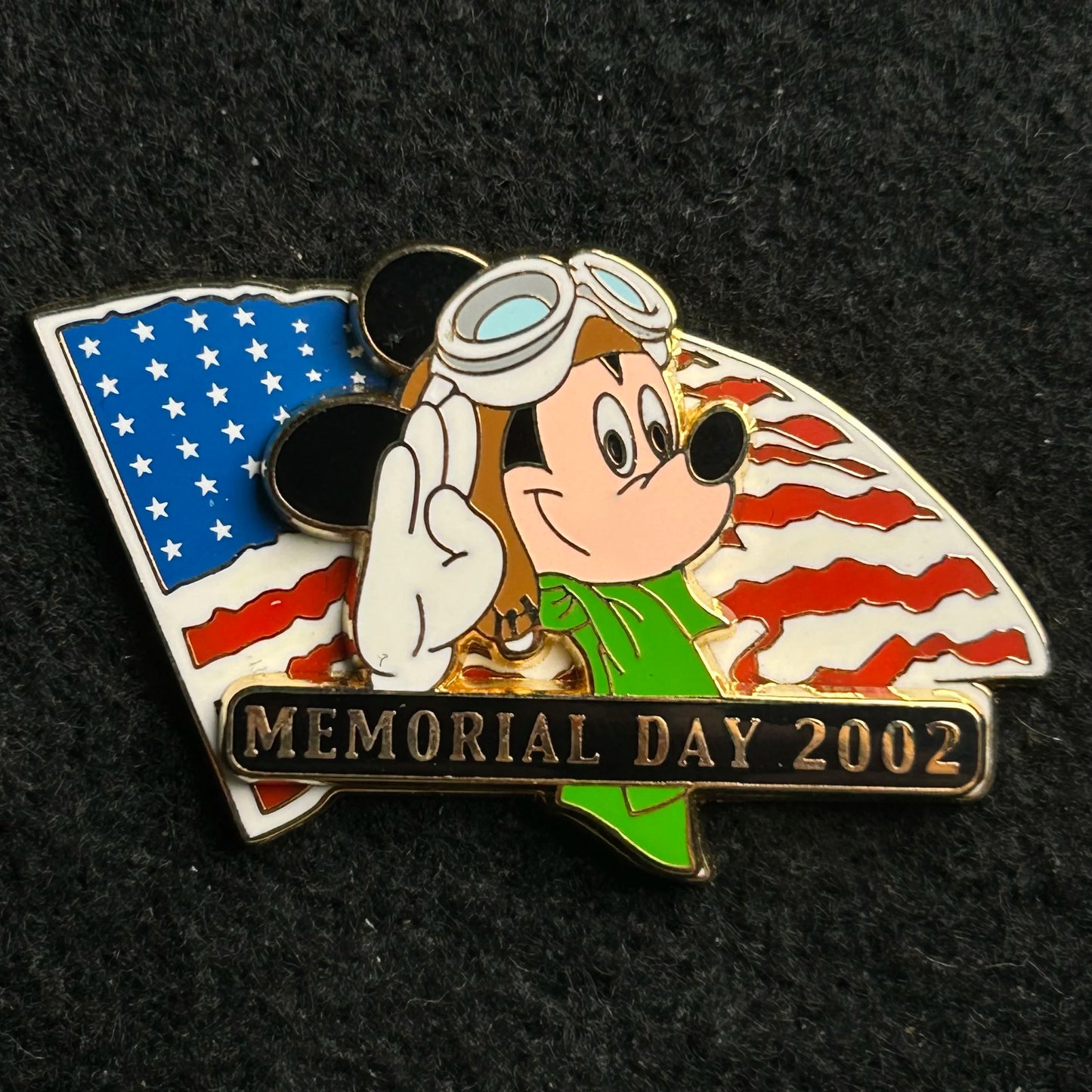 2002 - Mickey Mouse - Pilot - Salute with Flag - Memorial Day - LE 3,500 - Disney Pin