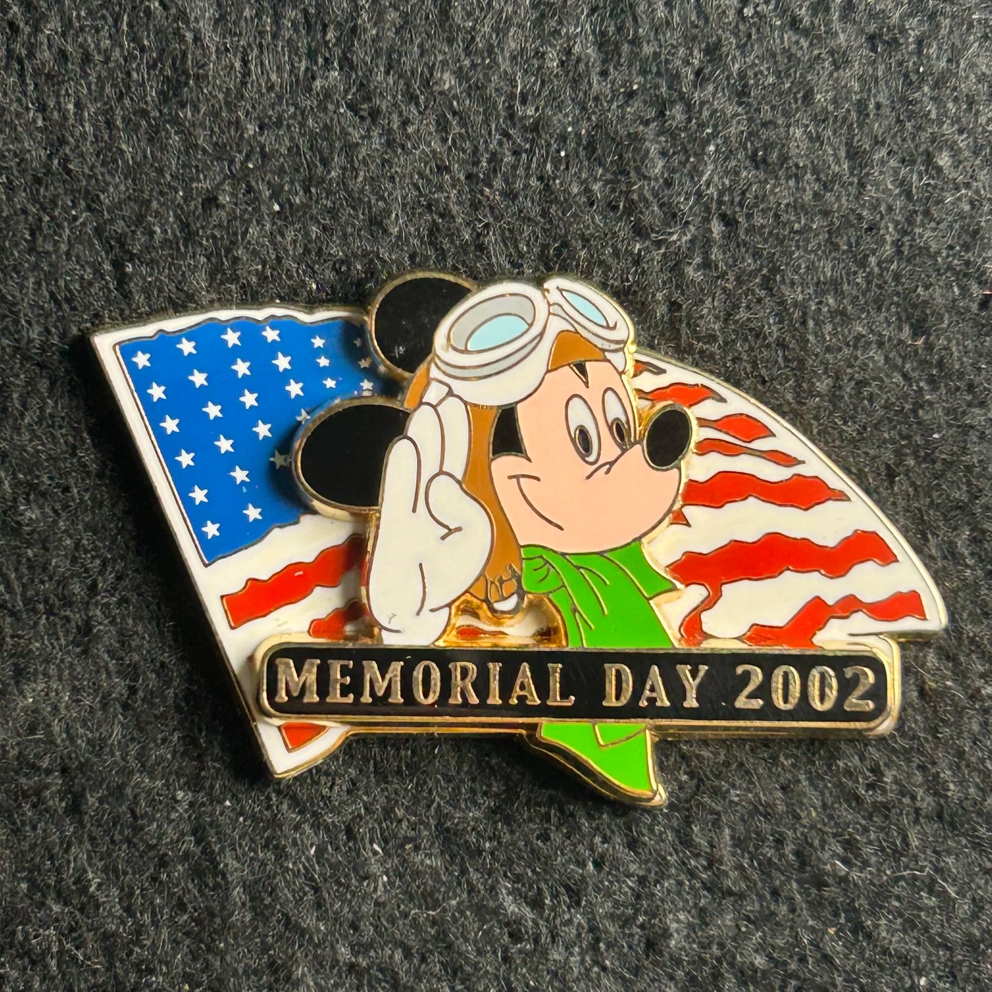 2002 - Mickey Mouse - Pilot - Salute with Flag - Memorial Day - LE 3,500 - Disney Pin