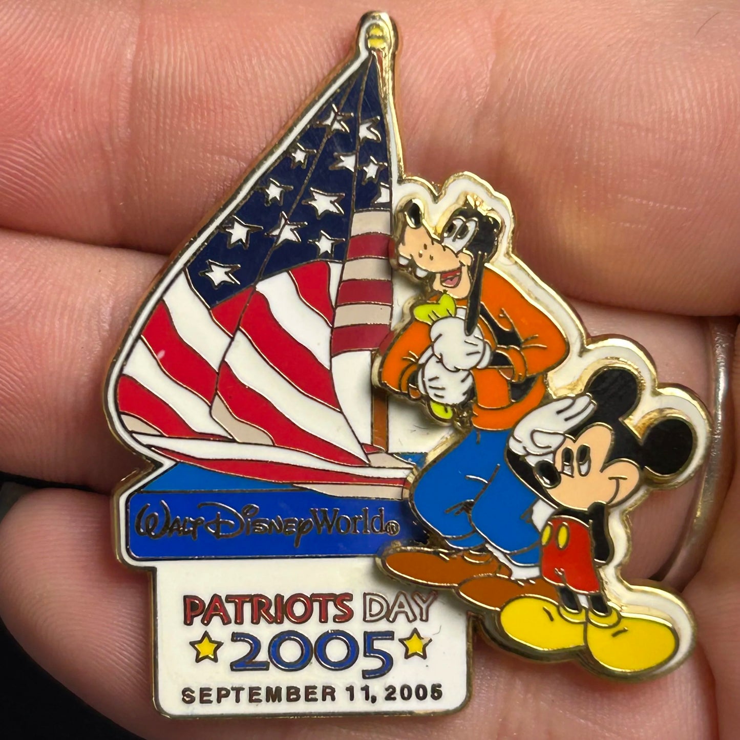 2005 - Mickey and Goofy - Patriots Day - USA Flag - WDW - LE 2,500 - Disney Pin