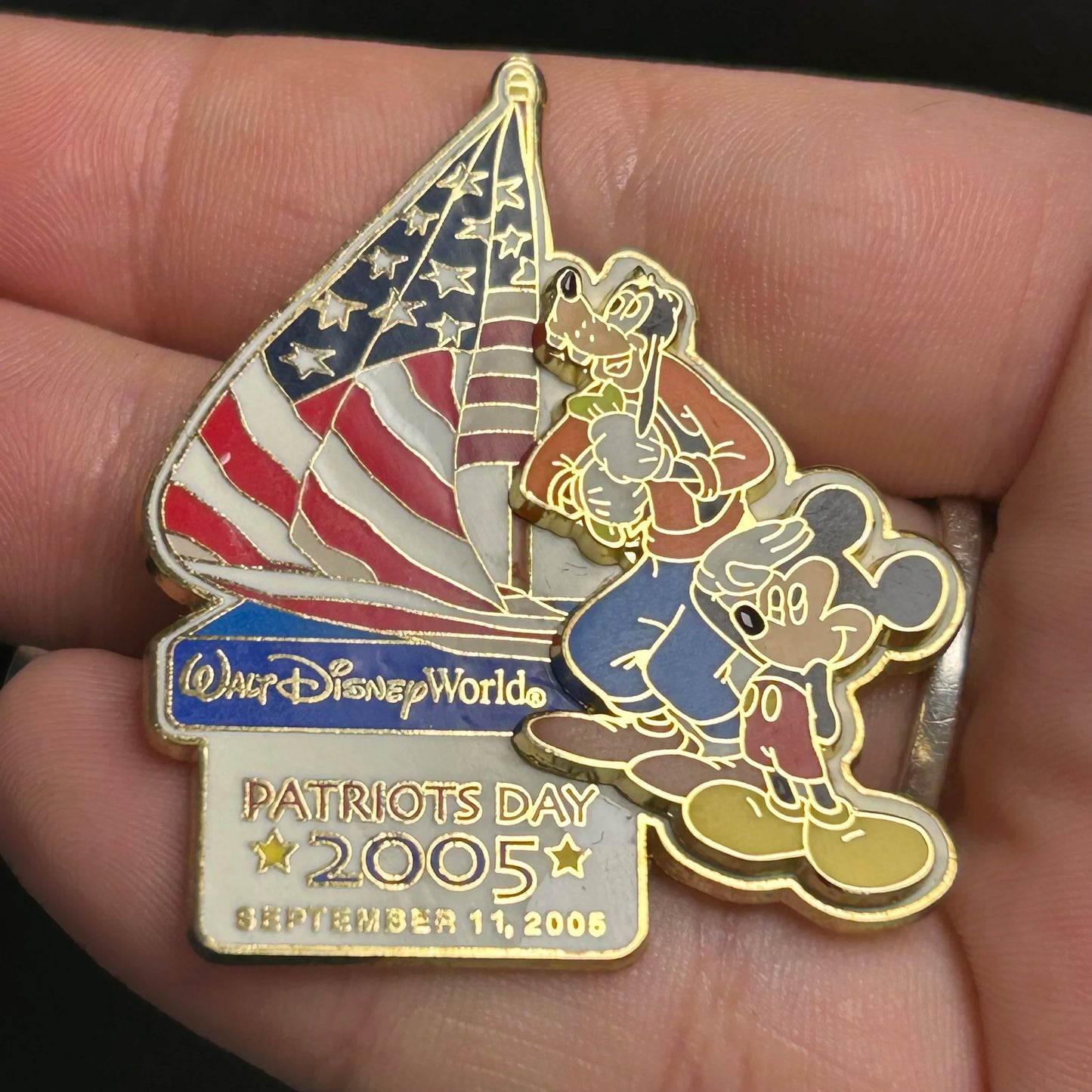 2005 - Mickey and Goofy - Patriots Day - USA Flag - WDW - LE 2,500 - Disney Pin