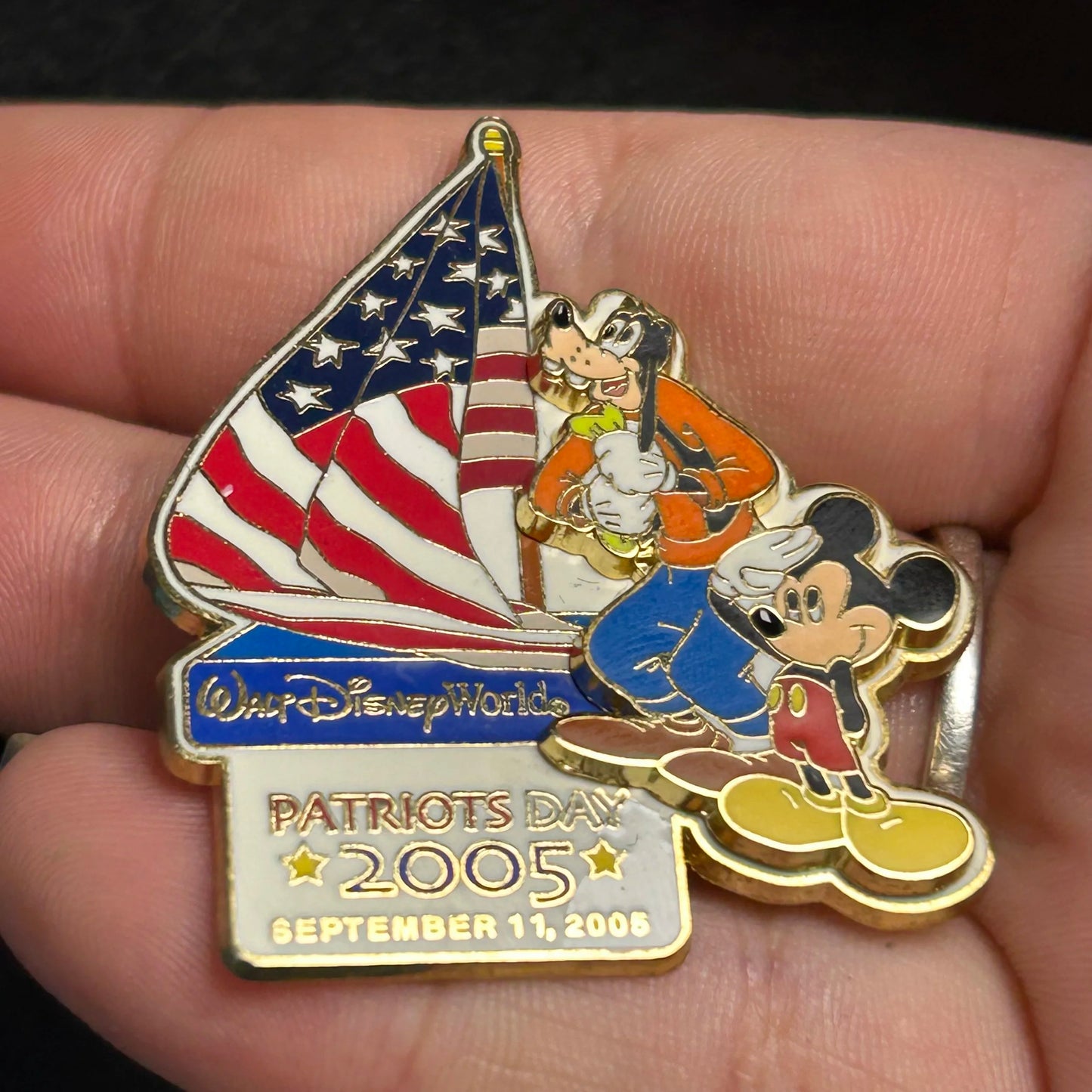 2005 - Mickey and Goofy - Patriots Day - USA Flag - WDW - LE 2,500 - Disney Pin