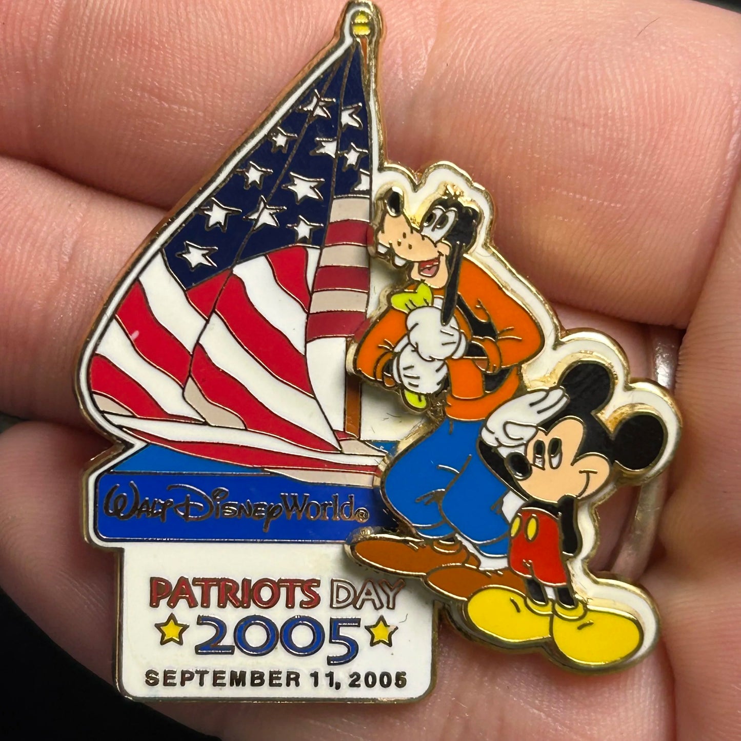 2005 - Mickey and Goofy - Patriots Day - USA Flag - WDW - LE 2,500 - Disney Pin