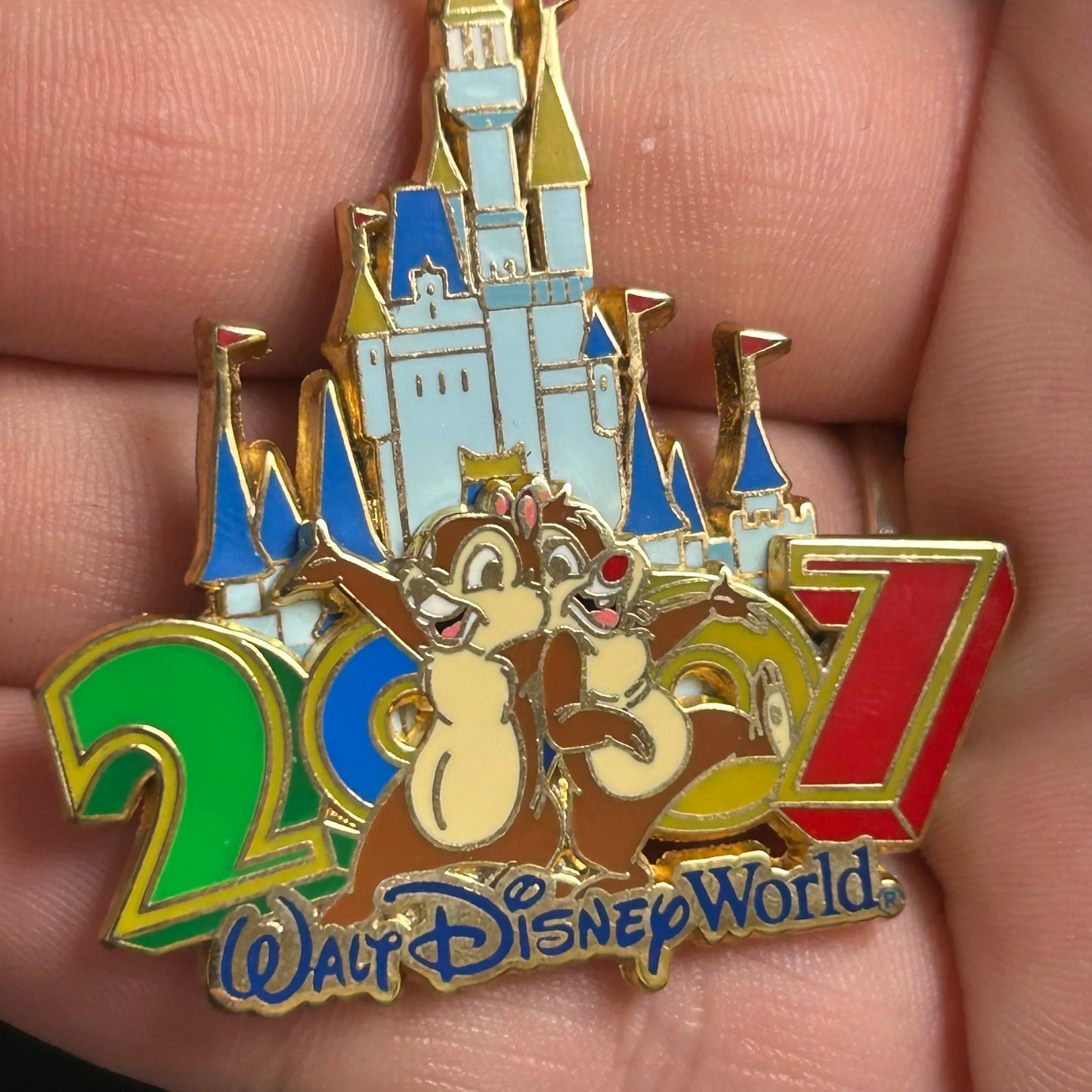 2007 - Chip and Dale - Castle - WDW - Pin on Pin