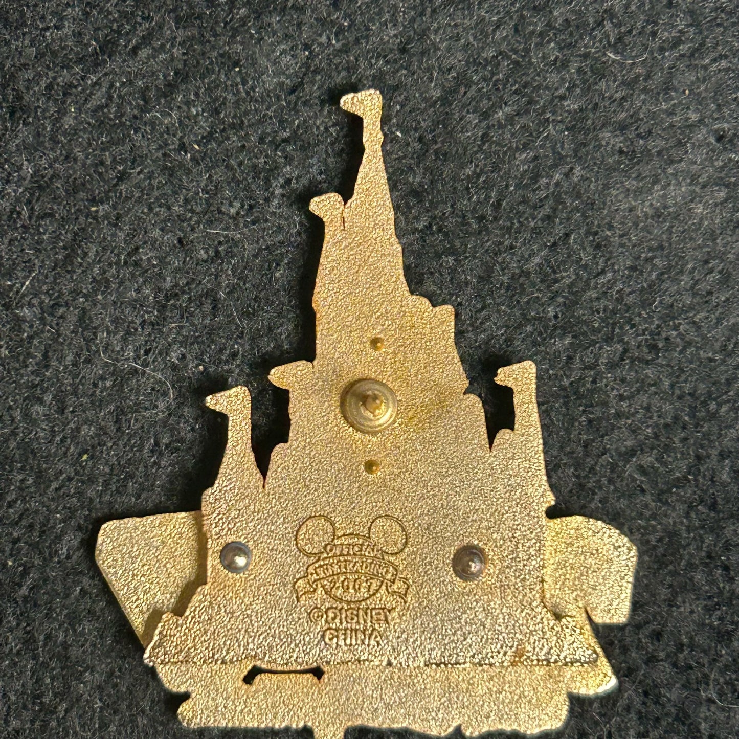 2007 - Chip and Dale - Castle - WDW - Pin on Pin