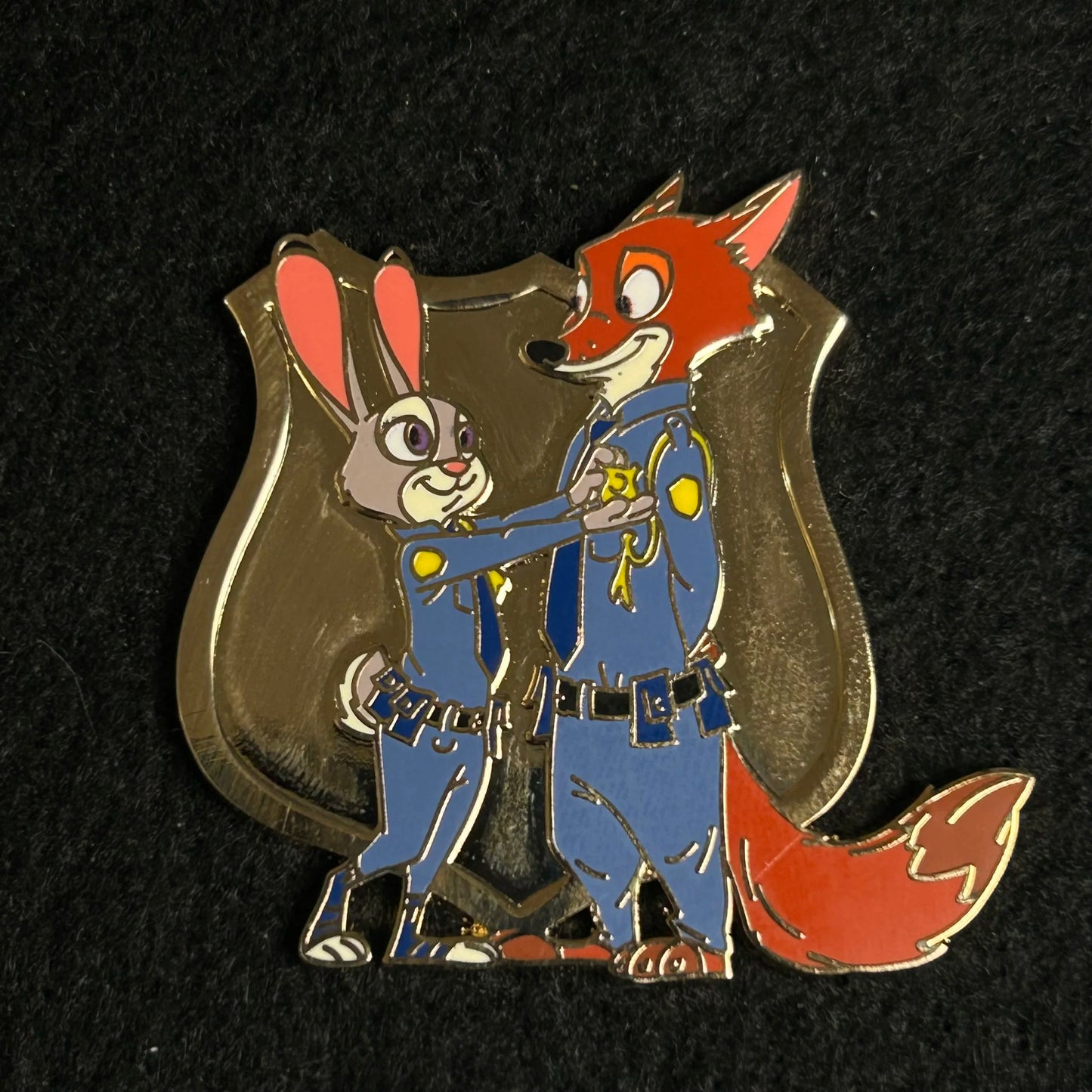 2025 - Judy Hopps and Nick Wilde - Gold Police Badge - Zootopia - Disney Pin