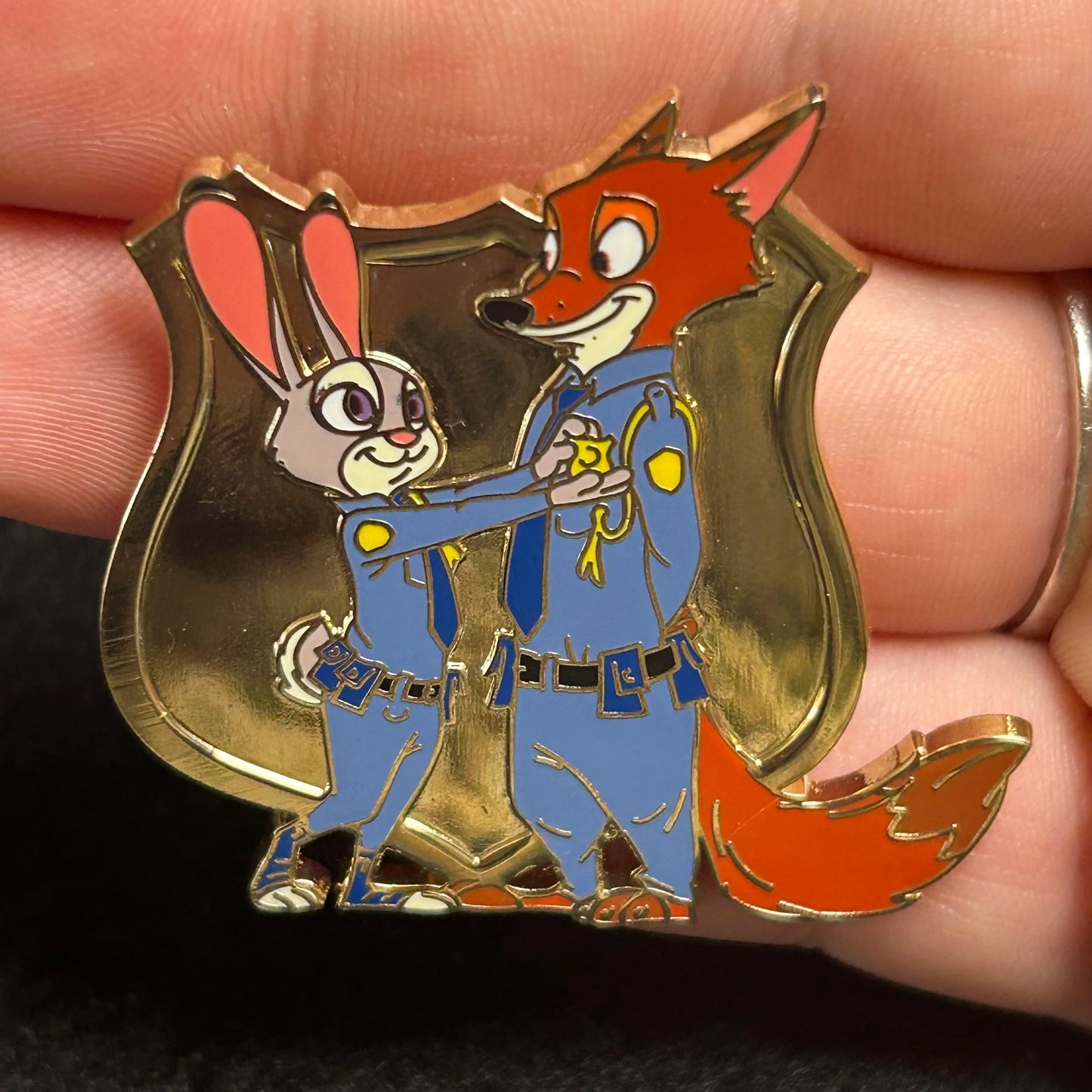 2025 - Judy Hopps and Nick Wilde - Gold Police Badge - Zootopia - Disney Pin
