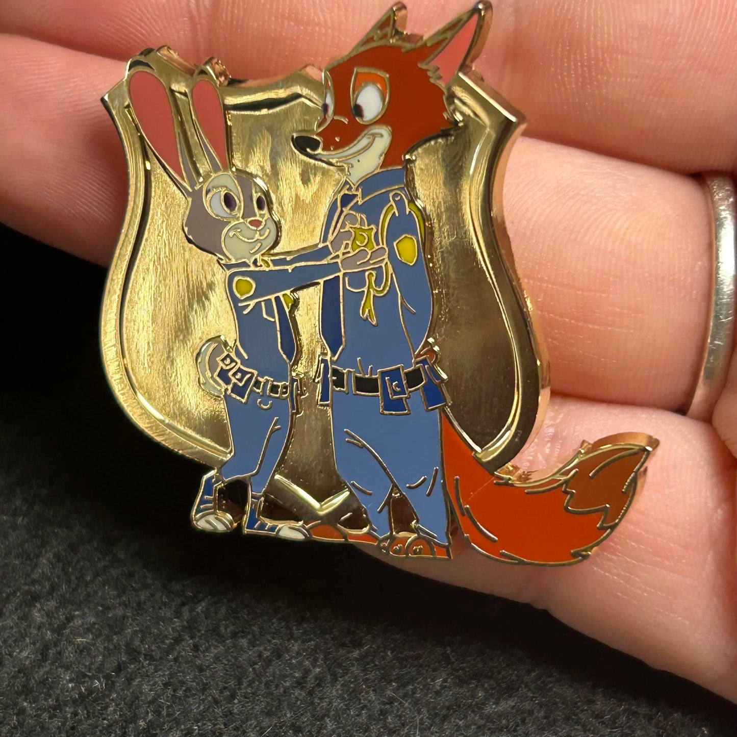2025 - Judy Hopps and Nick Wilde - Gold Police Badge - Zootopia - Disney Pin