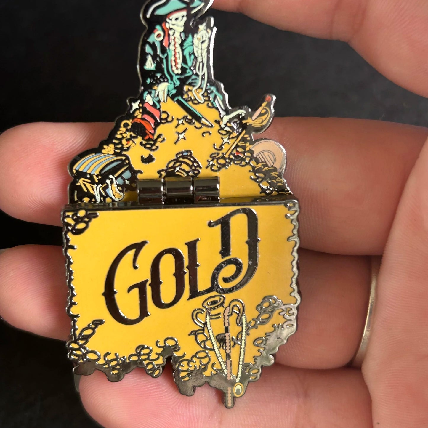 2025 - All That Glitters Be Not Gold - Pirates of the Caribbean - Hinge - Disney Pin