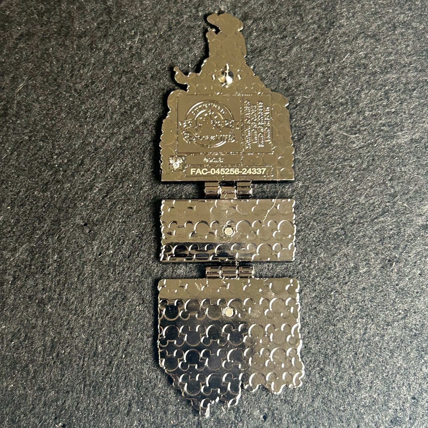 2025 - All That Glitters Be Not Gold - Pirates of the Caribbean - Hinge - Disney Pin