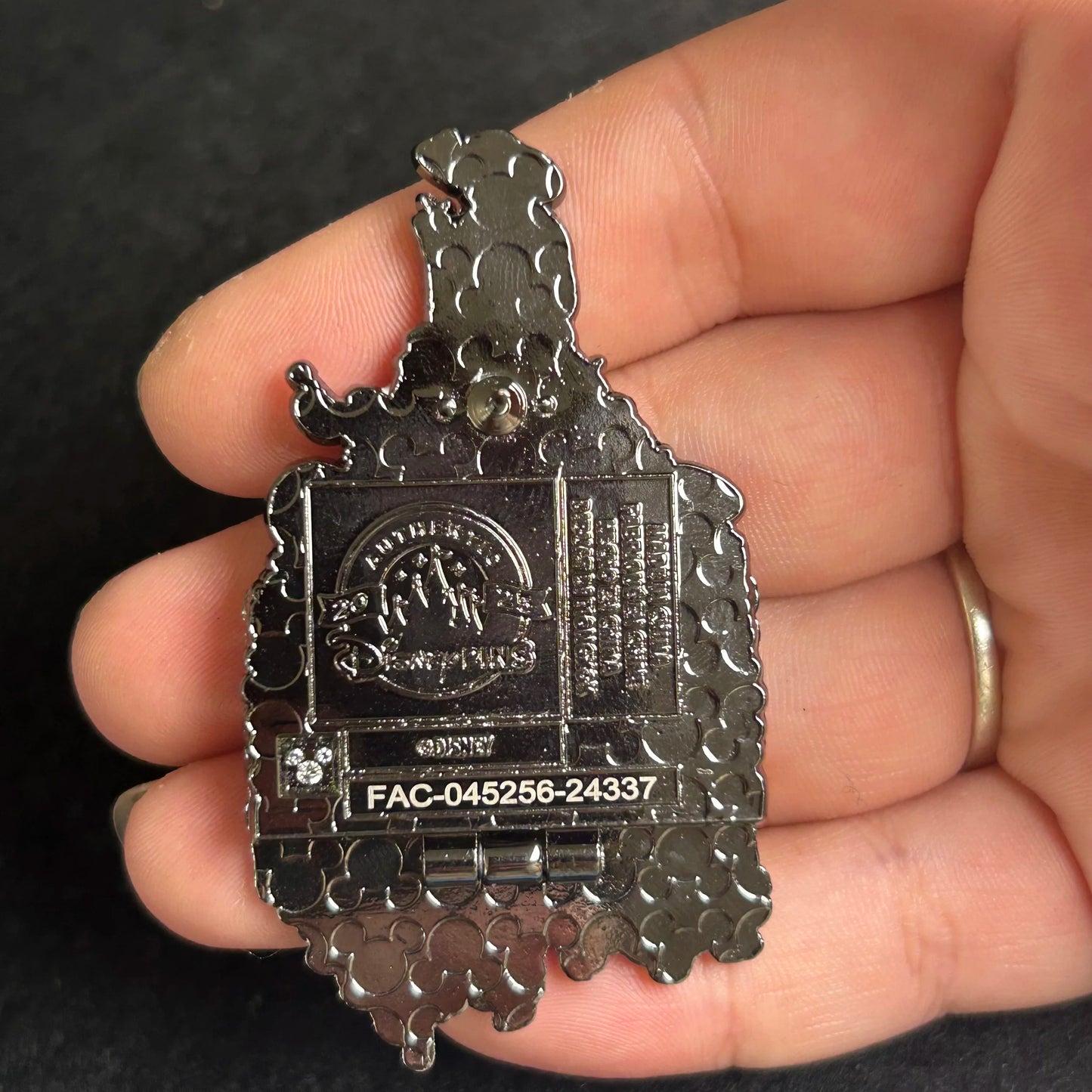 2025 - All That Glitters Be Not Gold - Pirates of the Caribbean - Hinge - Disney Pin
