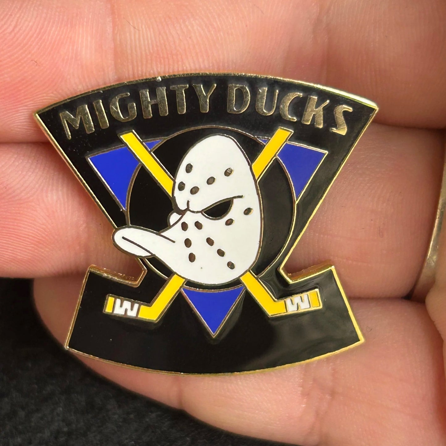 2003 - Mighty Ducks - Hockey Sticks - Disney Pin