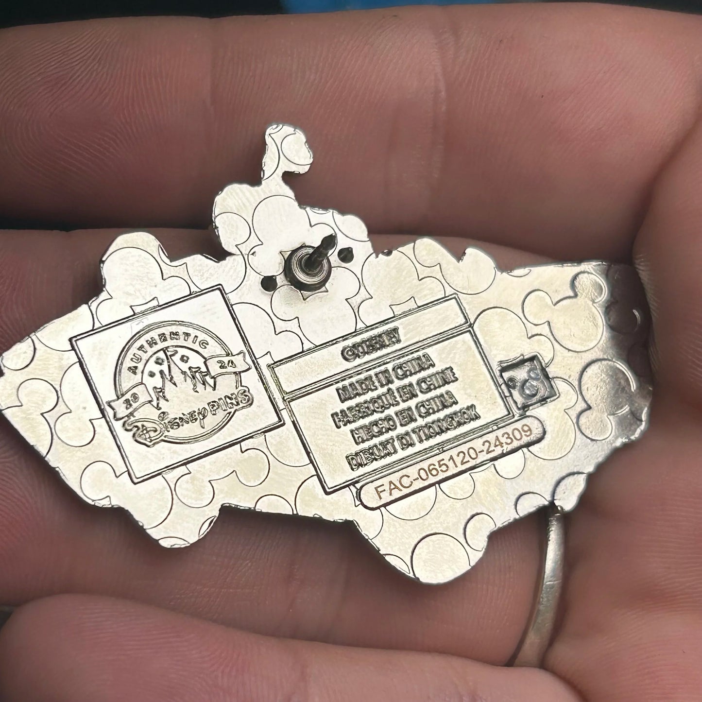 2024 - Mickey and Minnie Driving In Car - Shorts Style - Disney Pin