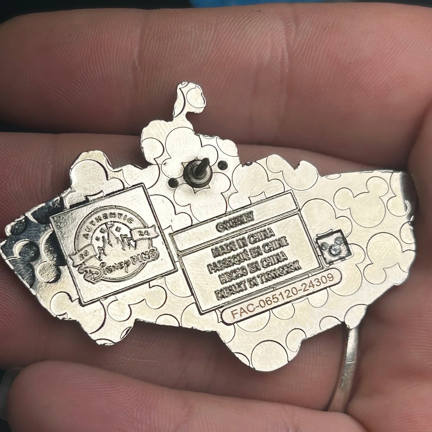 2024 - Mickey and Minnie Driving In Car - Shorts Style - Disney Pin
