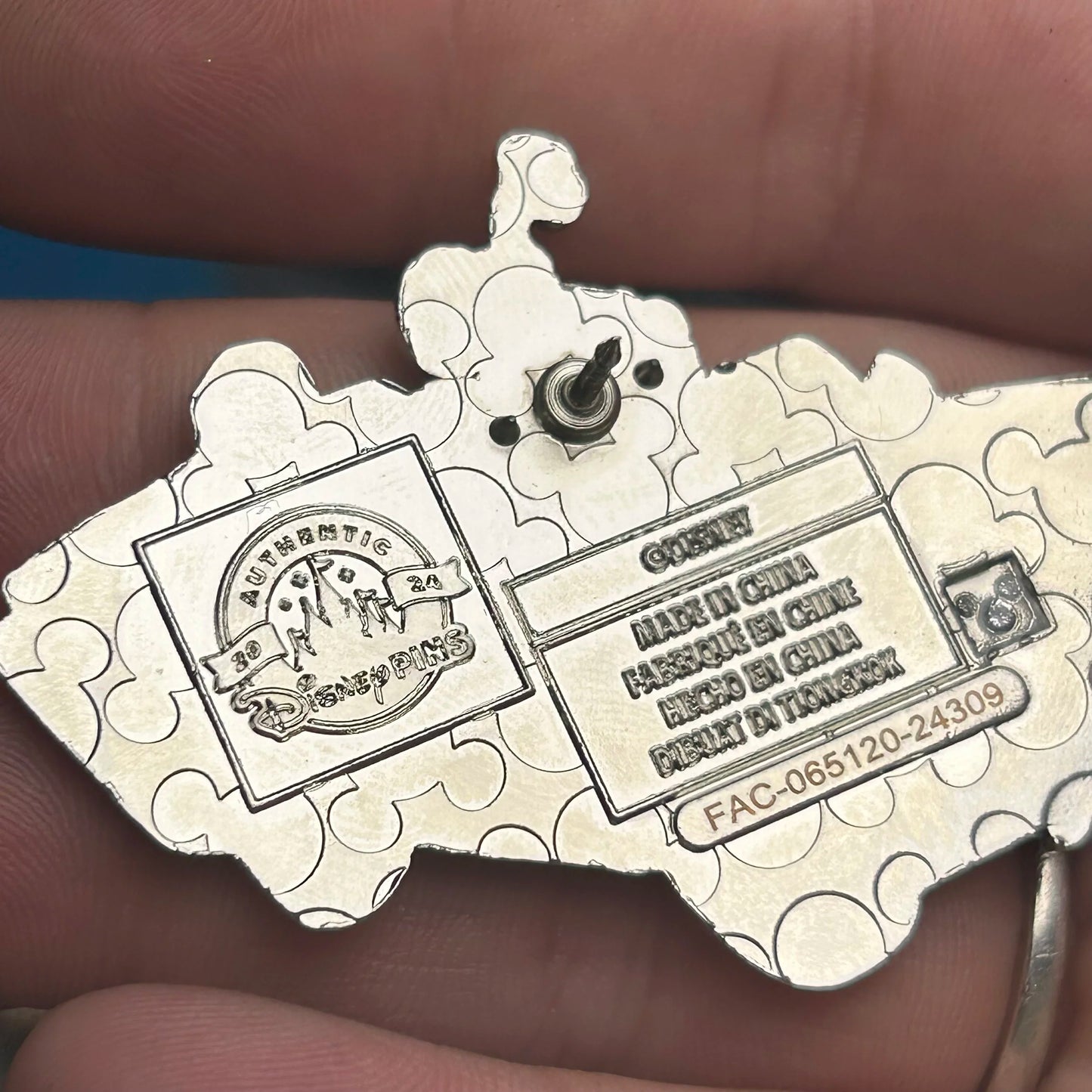 2024 - Mickey and Minnie Driving In Car - Shorts Style - Disney Pin