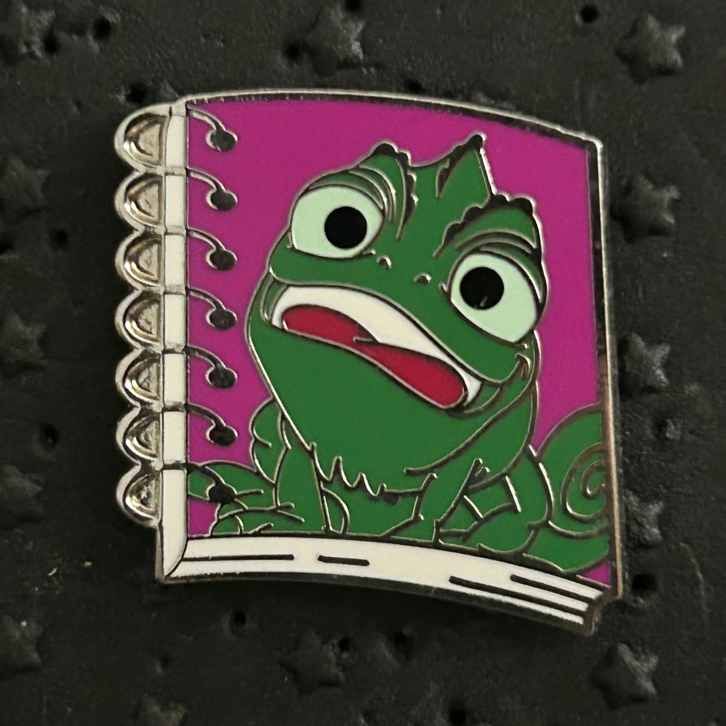 2018 - Pascal - Tangled - Notebook - Mystery Series - Disney Pin