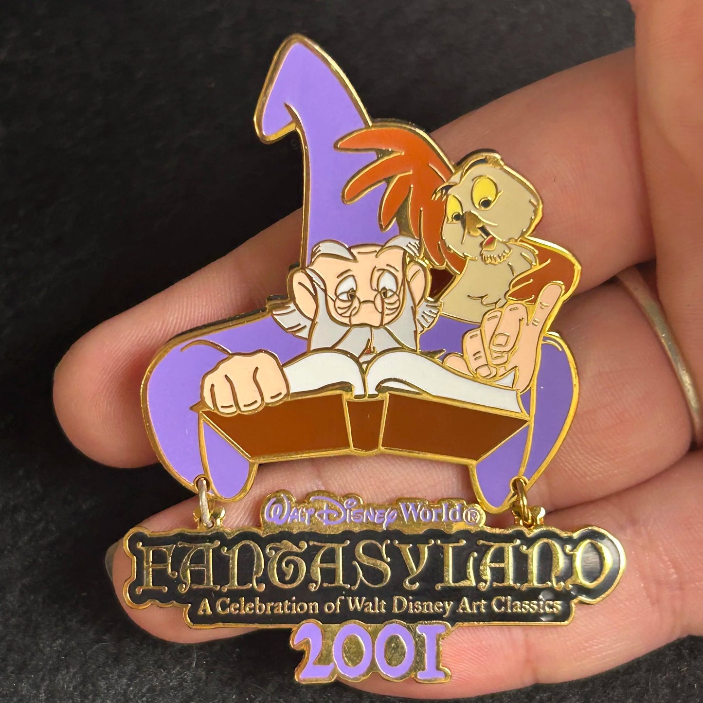 2001 - Merlin and Archimedes Reading A Book - Fantasyland - LE 1,300 - Disney Pin