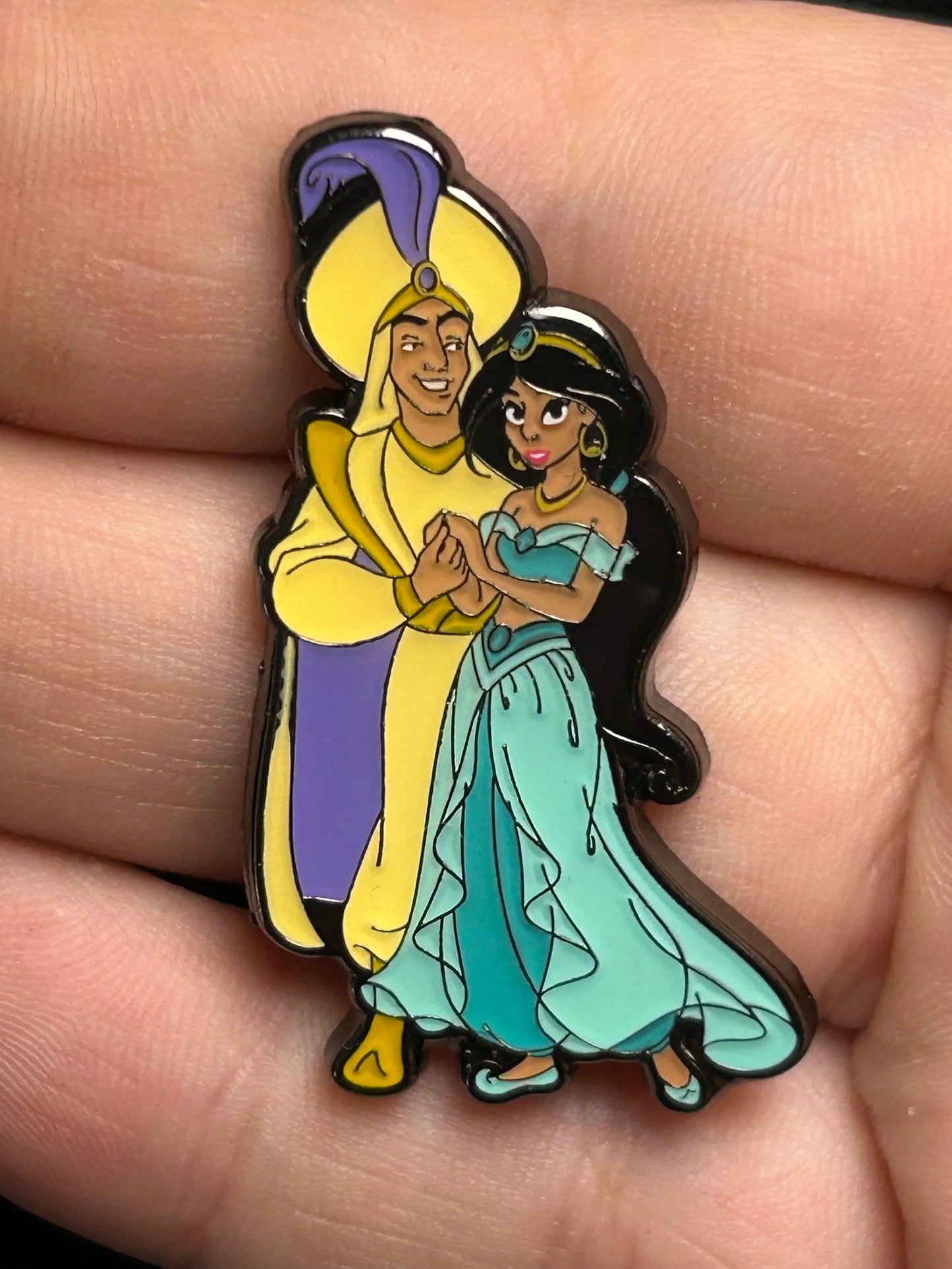 Loungefly - Jasmine and Aladdin - Holding Hands - Disney Pin