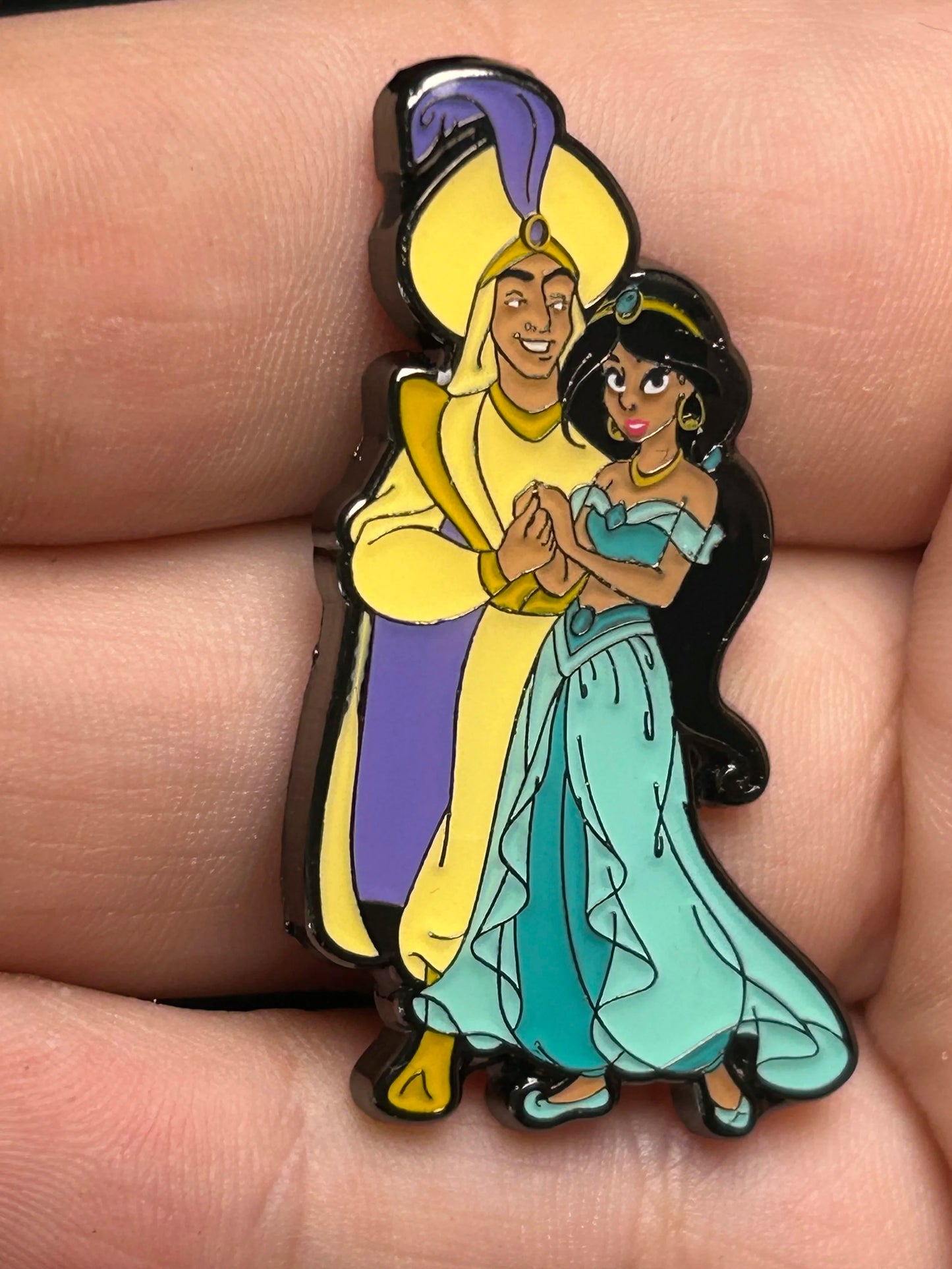 Loungefly - Jasmine and Aladdin - Holding Hands - Disney Pin