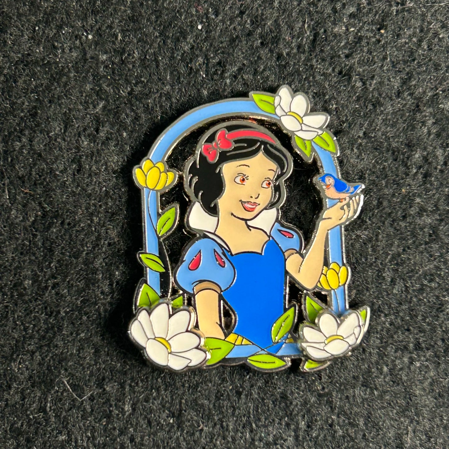 Loungefly - Snow White - Windowsill - With Bird - Disney Pin