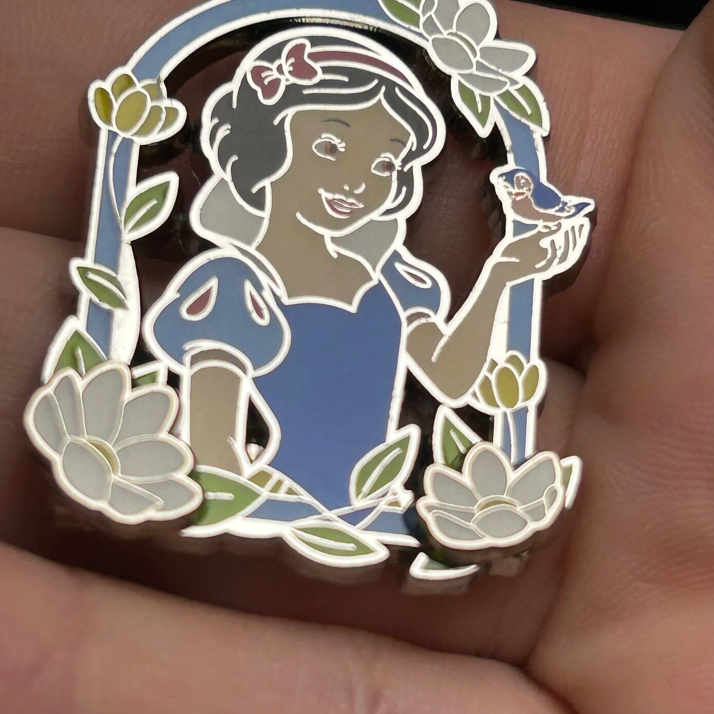 Loungefly - Snow White - Windowsill - With Bird - Disney Pin