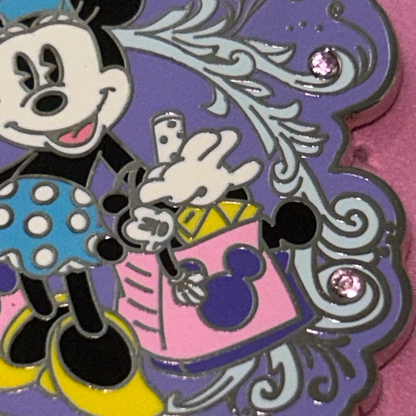 2014 Minnie Mouse born to shop pin