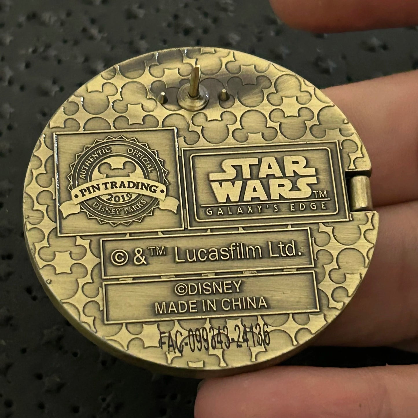 2019 - Ogas Cantina - Black Spire Outpost - Galaxys Edge - Star Wars - Hinge - Disney Pin