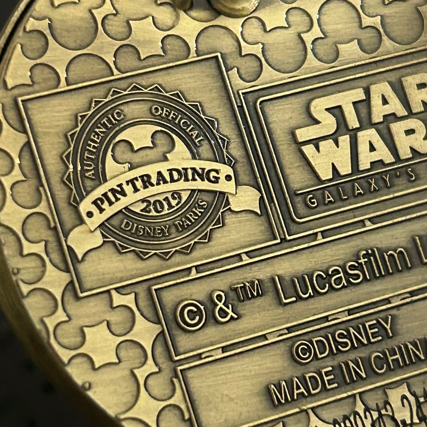 2019 - Ogas Cantina - Black Spire Outpost - Galaxys Edge - Star Wars - Hinge - Disney Pin