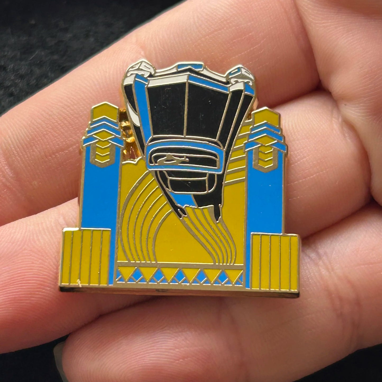 2016 - Rock N Roller Coaster - Gate Entrance - Upside Down Car - Disney Pin