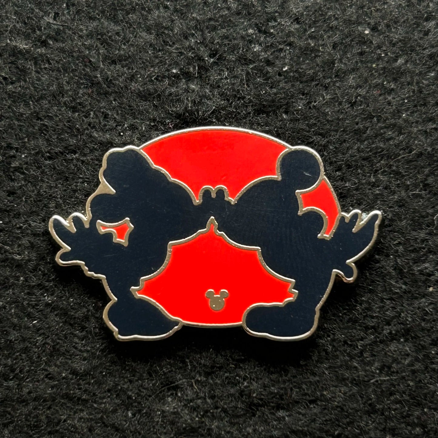 2017 - Mickey and Minnie Kissing - Silhouette - Hidden Mickey - Disney Pin