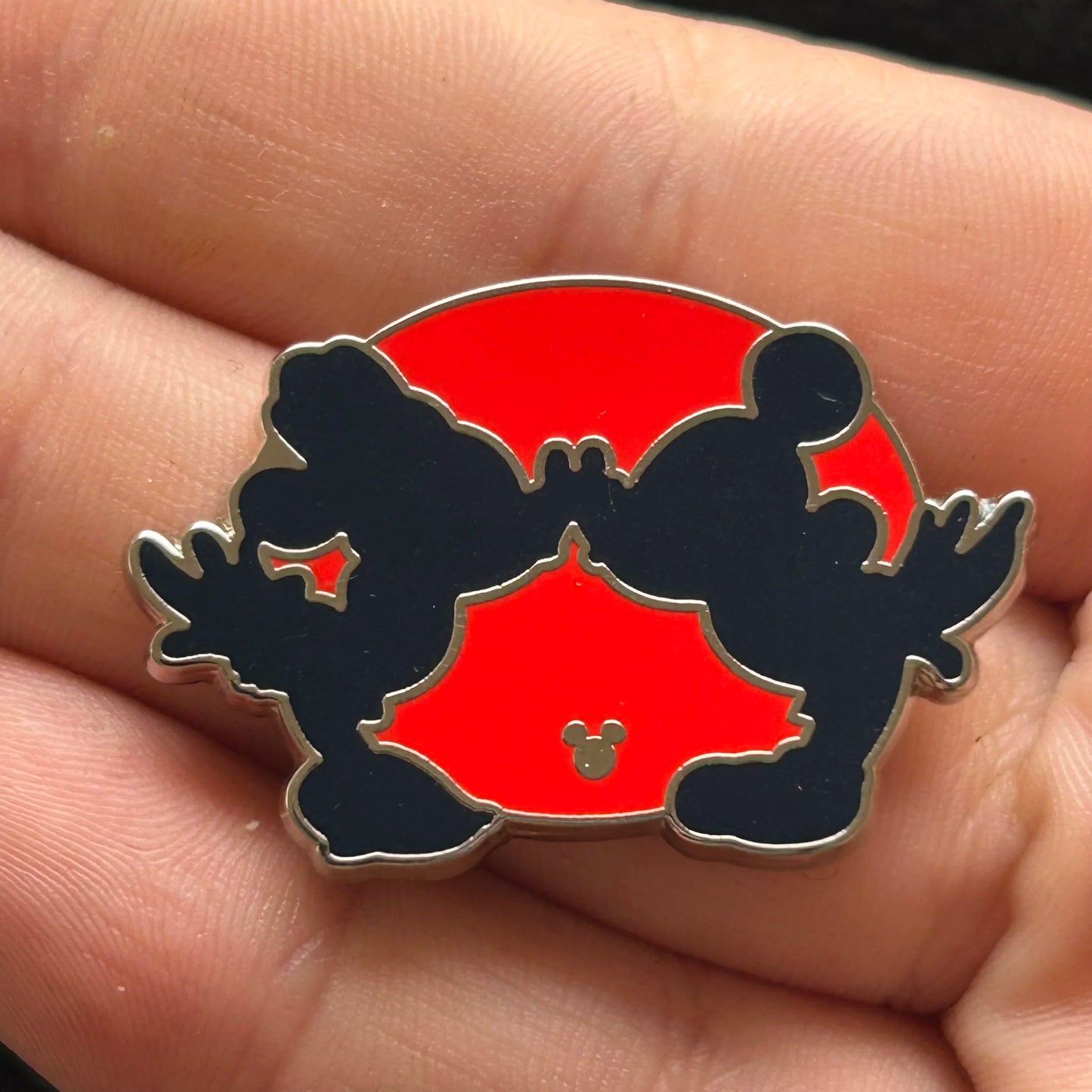 2017 - Mickey and Minnie Kissing - Silhouette - Hidden Mickey - Disney Pin
