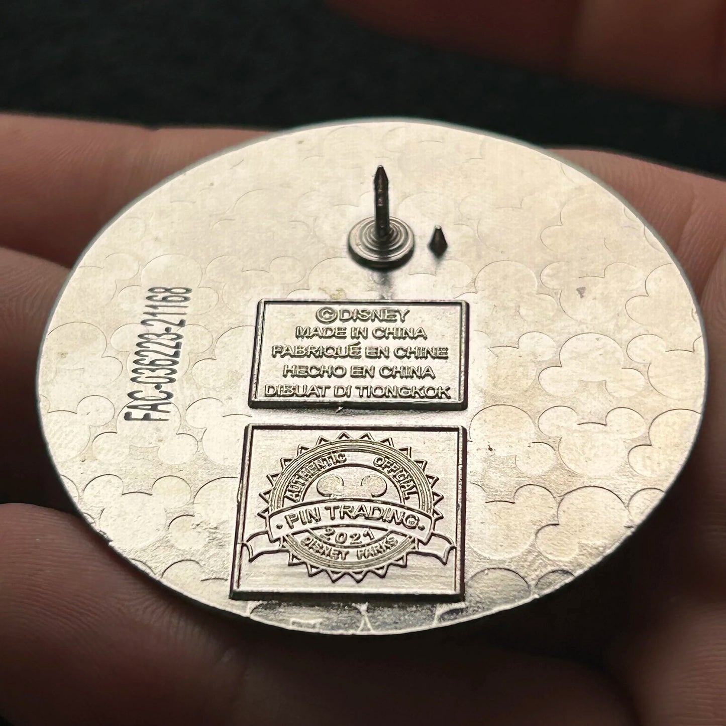 2021 - Mickey and Minnie - Riding Ski Lift - Disney Pin
